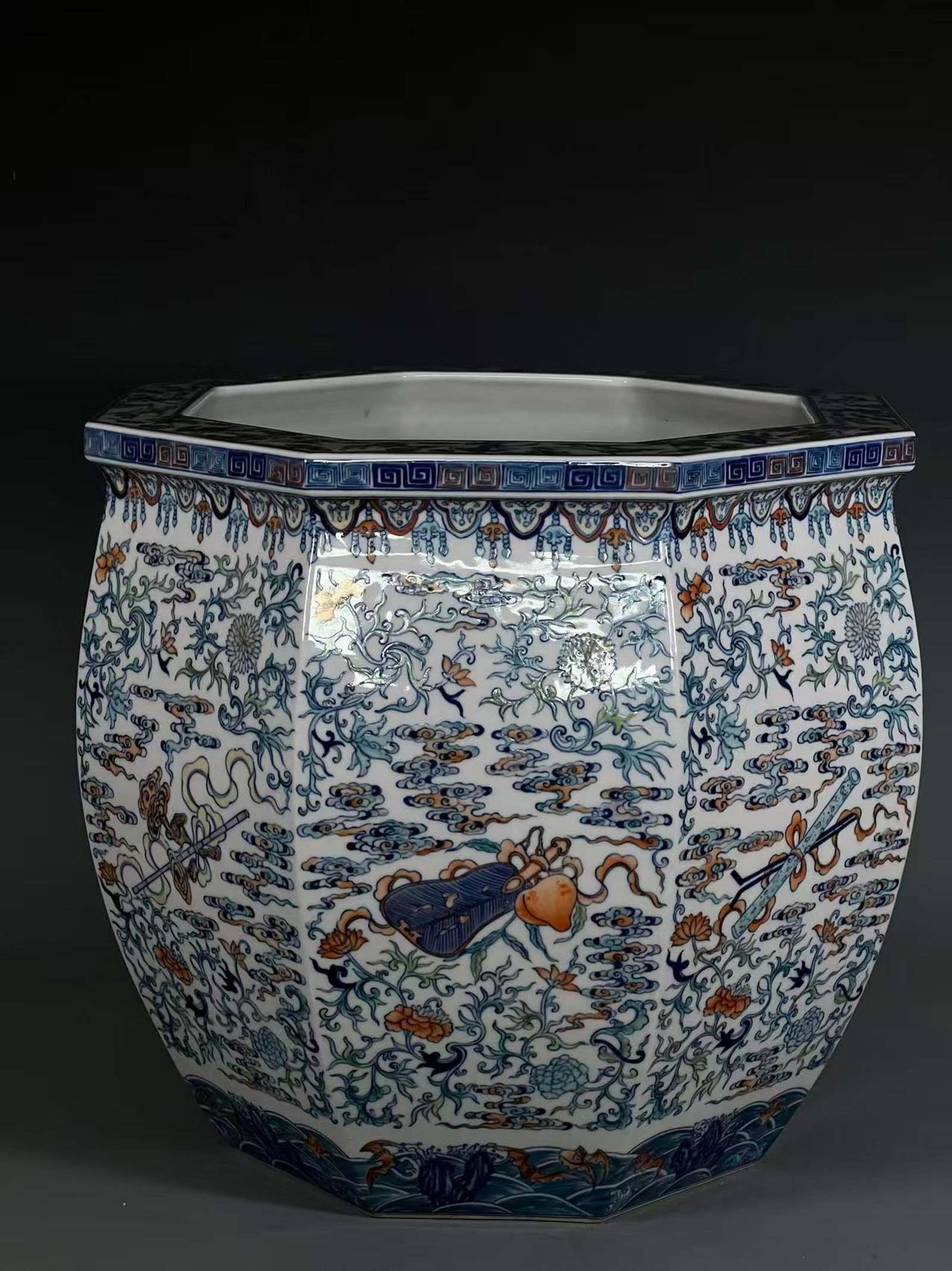 A Rare Doucai Flower Pattern Vase - 3