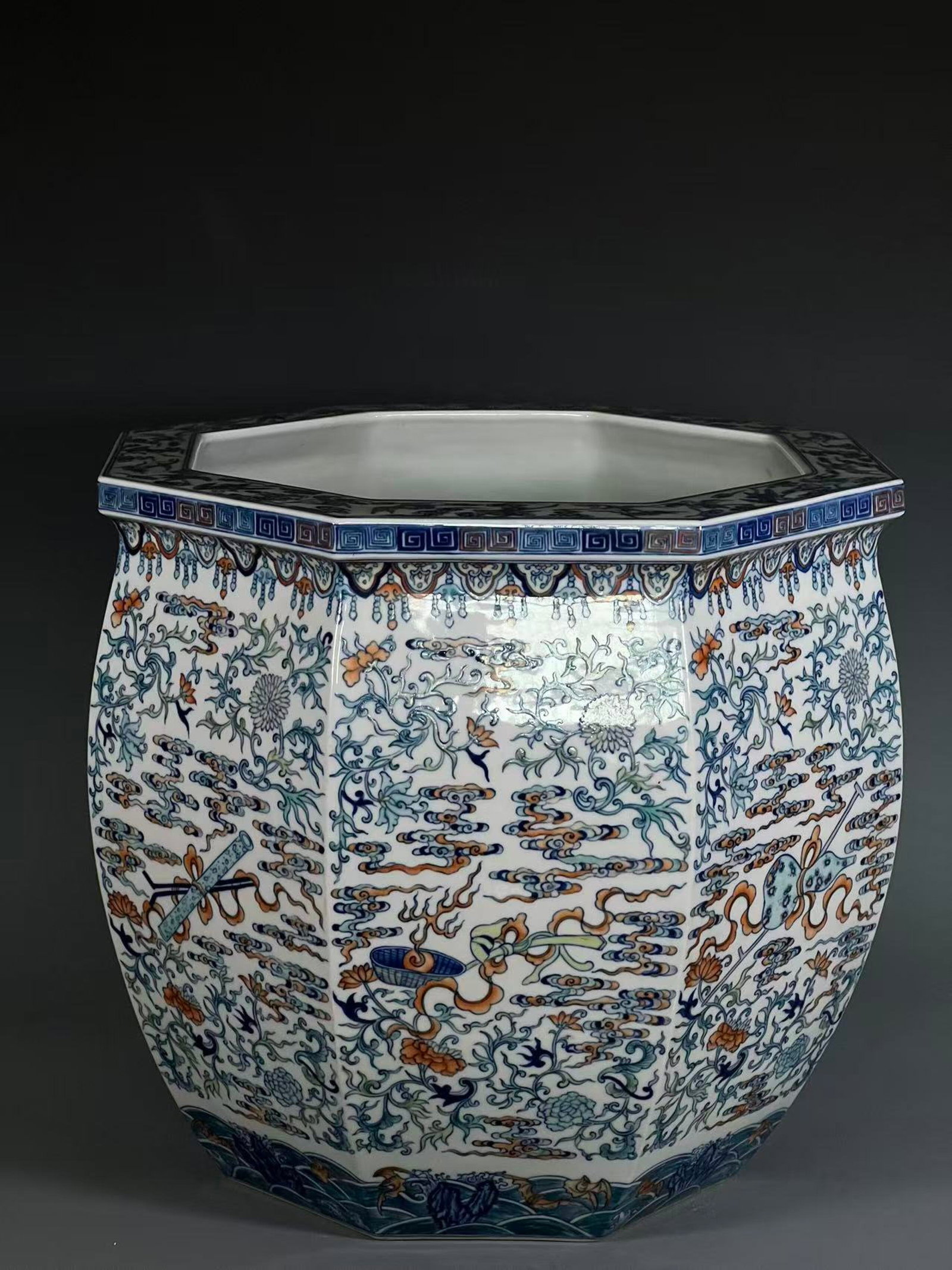 A Rare Doucai Flower Pattern Vase - 4