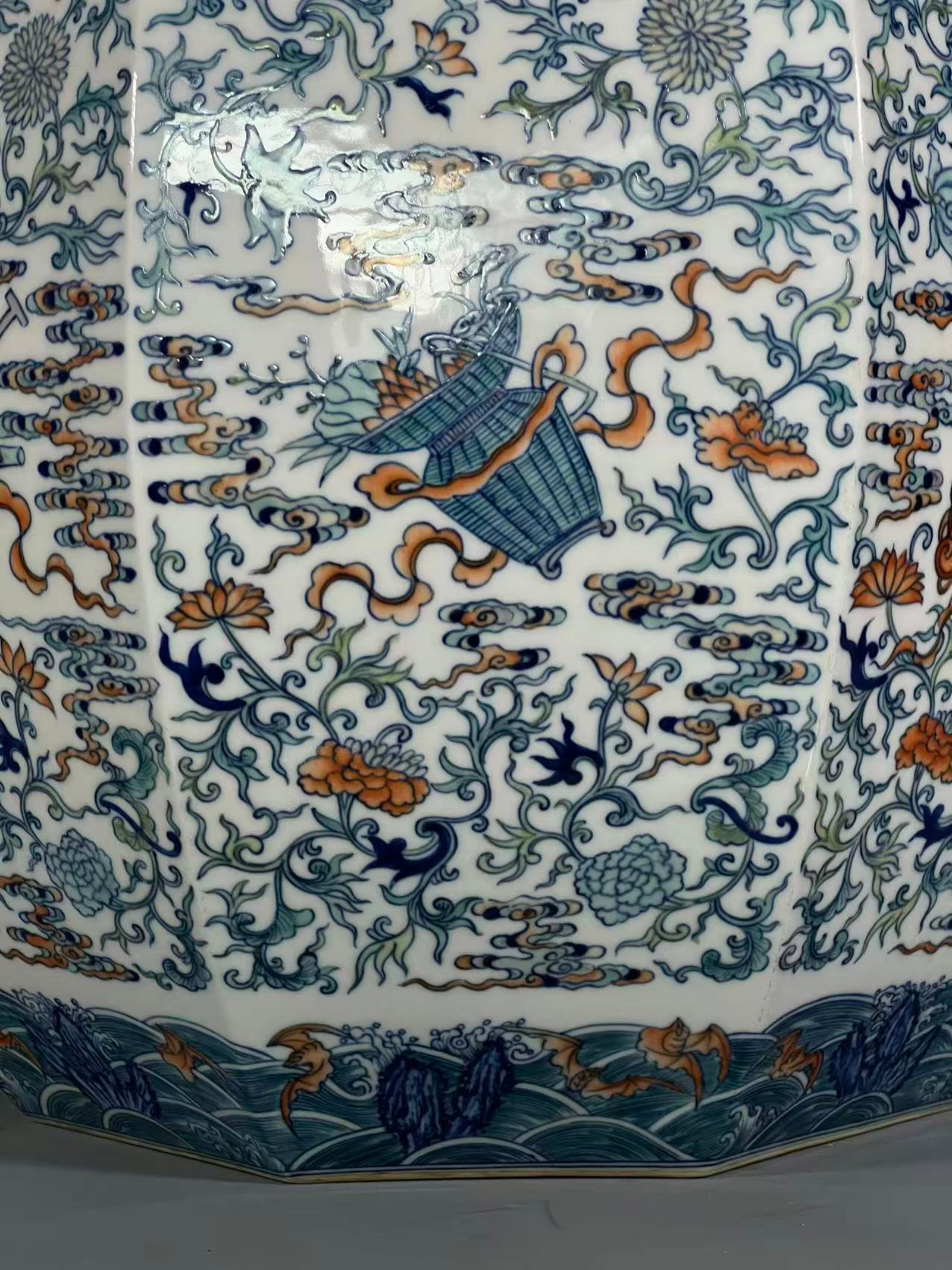 A Rare Doucai Flower Pattern Vase - 5