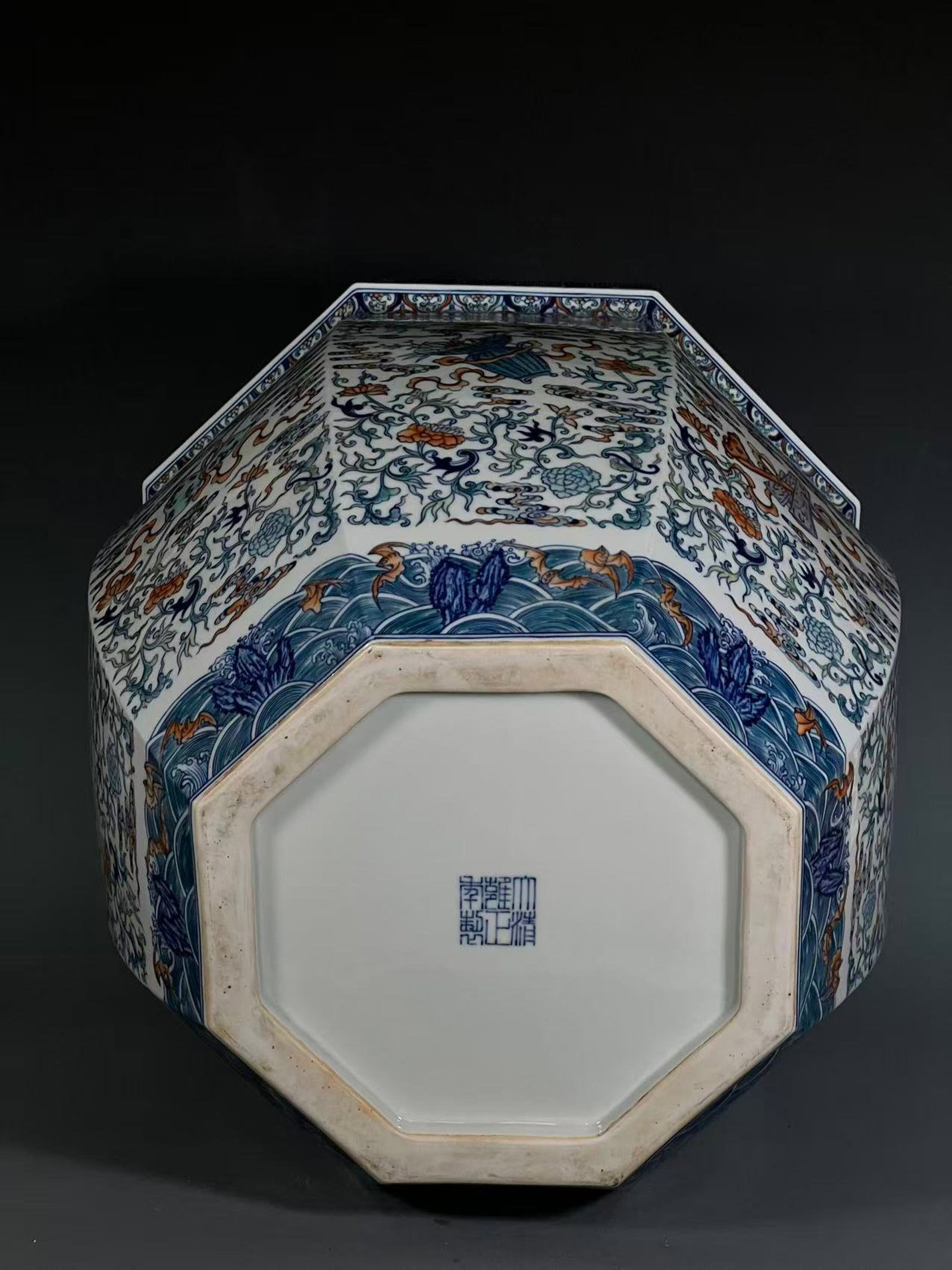 A Rare Doucai Flower Pattern Vase - 9