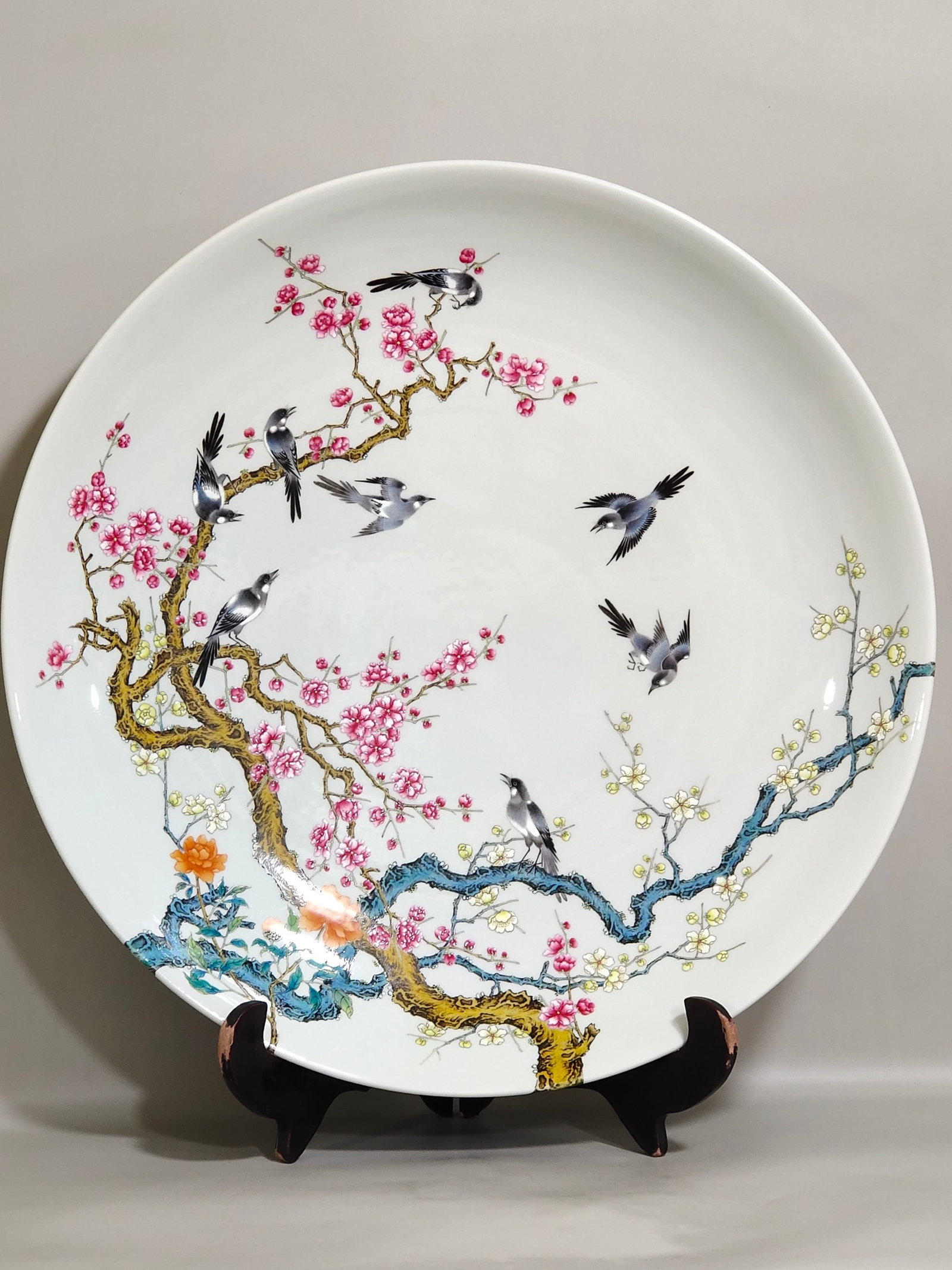 A Huge Famille-Rose Flower and Bird Pattern Plate (1 of 9)