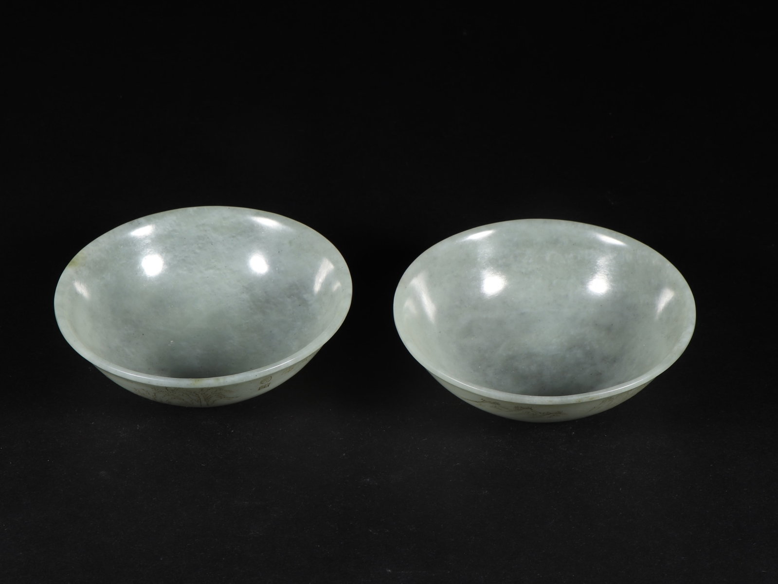 A Pair of Exquisite White Jade Landscape Pattern Bowls,with poem: A Pair of Exquisite White Jade Landscape Pattern Bowls,with poem,Qing Dynasty,China,Qianlong Four-character Mark,Size:3.5inx1.5in,Weight:139g 一对白玉山水纹&#