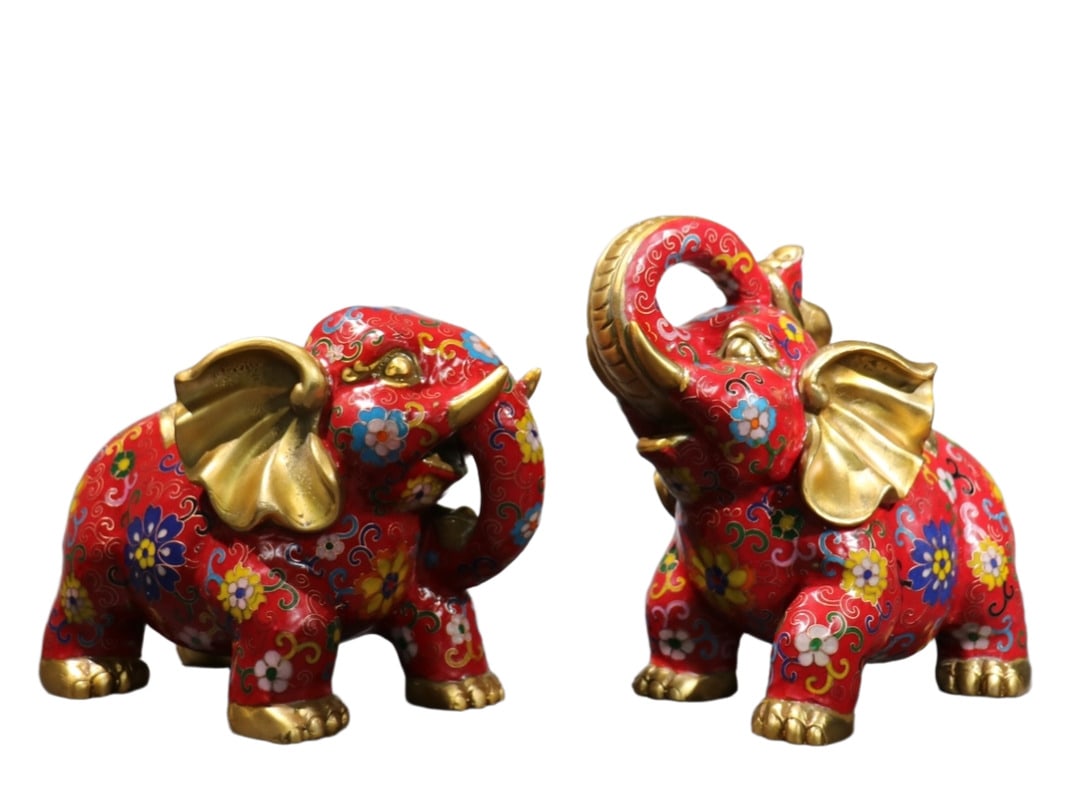 A Pair of Exquisite Gilt Bronze Cloisonne Lotus Pattern Elephant Ornaments (1 of 9)