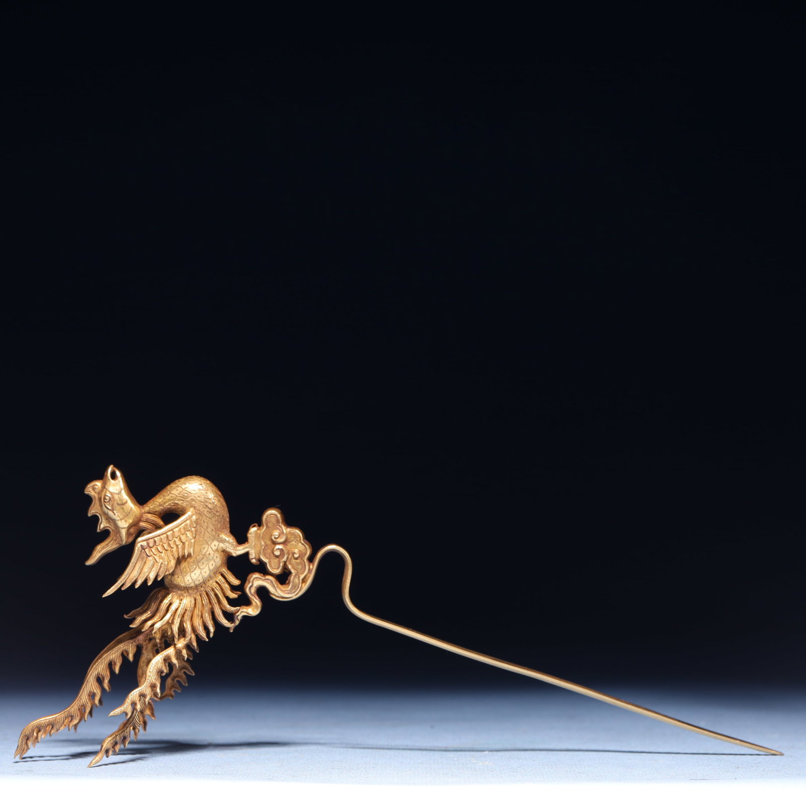 An Exquisite Gilt Silver Phoenix Pattern Hairpin: An Exquisite Gilt Silver Phoenix Pattern Hairpin,Qing Dynasty,China,Size:7.5inx3.3inx1.4in,Weight:37.3g 银鎏金凤纹发簪,中国清代