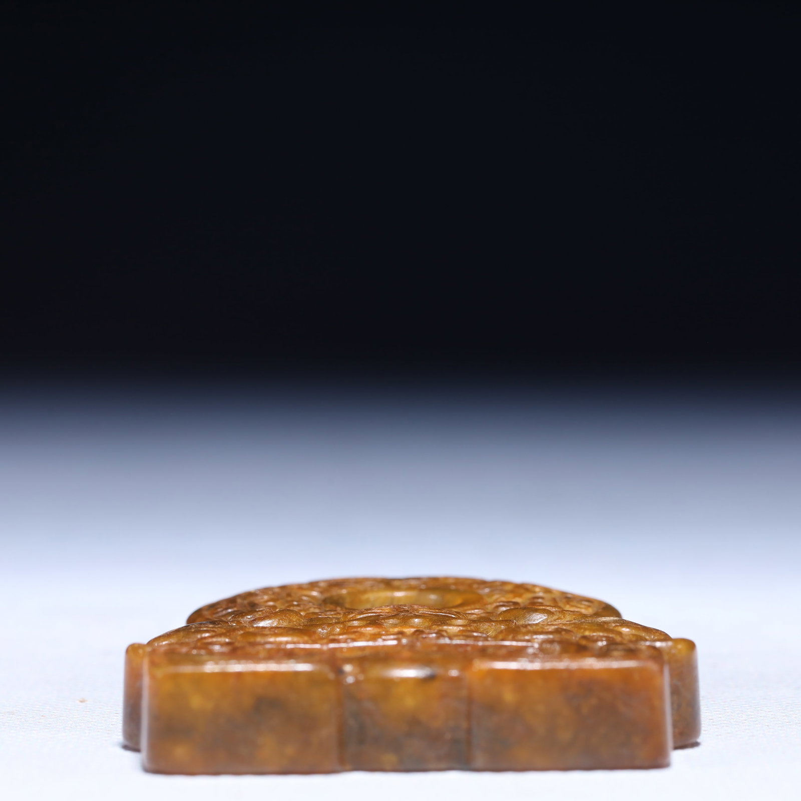 An Exquisite Archaic Jade Beast Pattern Pendant - 5