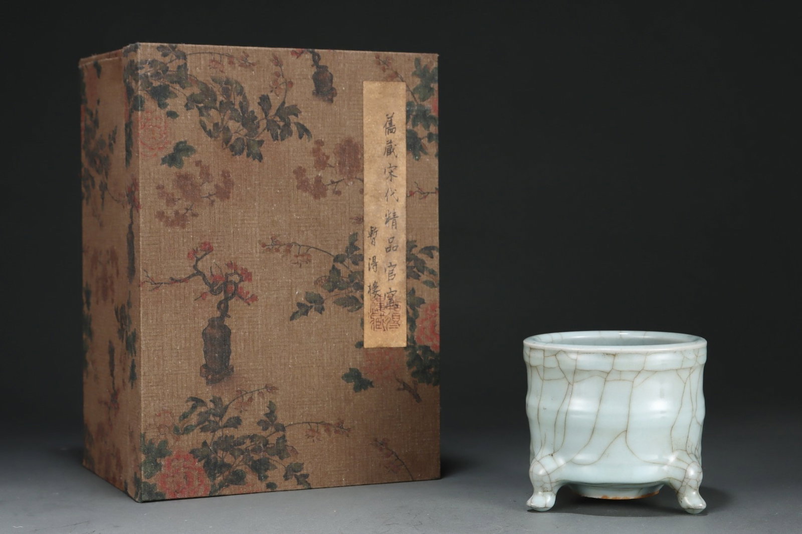 An Exquisite Guan yao Tripod Censer: An Exquisite Guan yao Tripod Censer,Song Dynasty,China,Size:4.1inx4.4in 官窑三足香炉,中国宋代