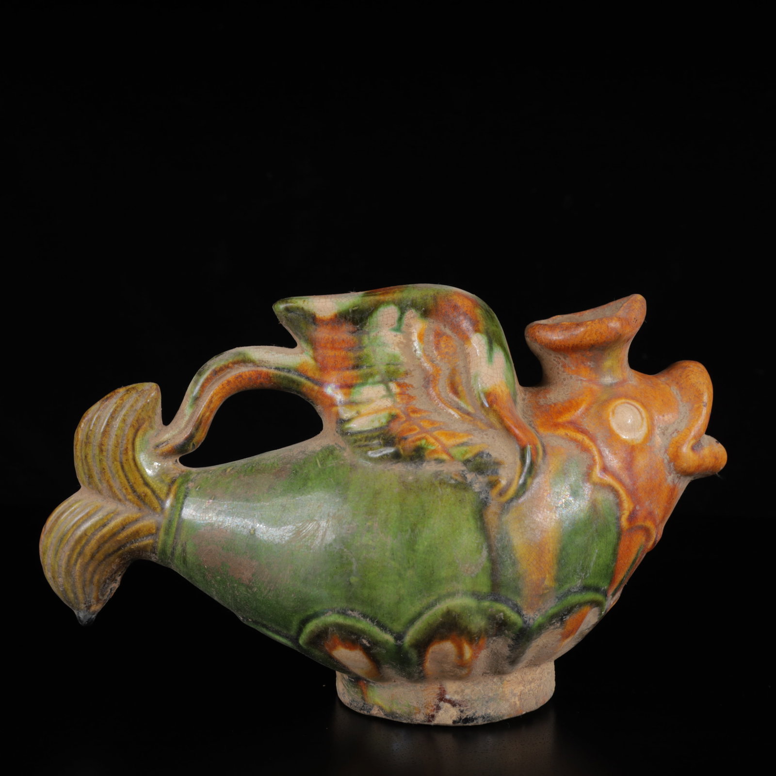 An Exquisite Tang Tri-Color Glazed Pottery Fish Pattern teapot: An Exquisite Tang Tri-Color Glazed Pottery Fish Pattern teapot,Tang Dynasty,China,Size:8.3inx5.1inx3.9in,Weight:400g 唐三彩鱼纹壶,中国唐代