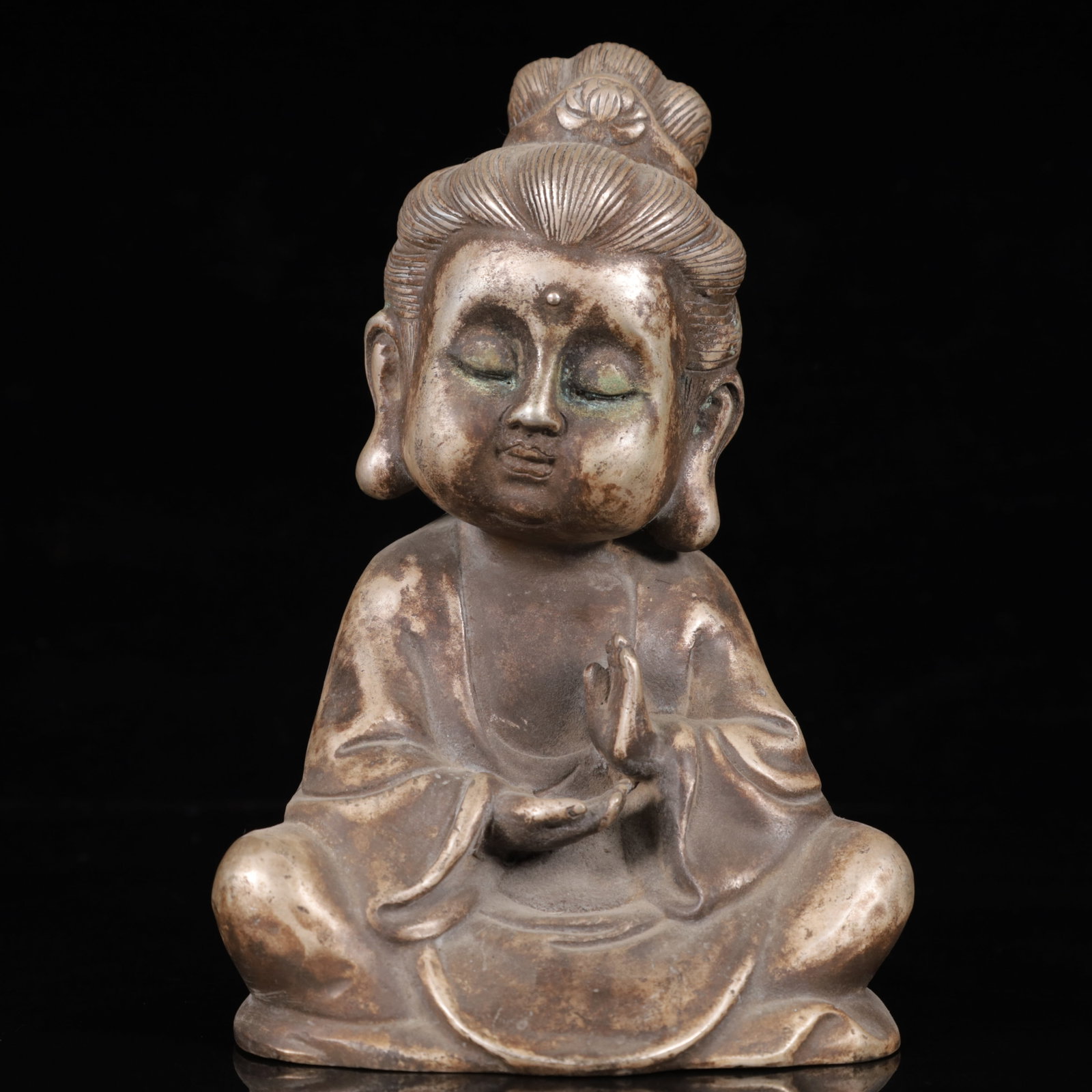 An Exquisite Silver-Plated Bronze Figure Ornament: An Exquisite Silver-Plated Bronze Figure Ornament,Qing Dynasty,China,Size:5.1inx3.9inx7.9in,Weight:1000g 铜镀银人物摆件,中国清代