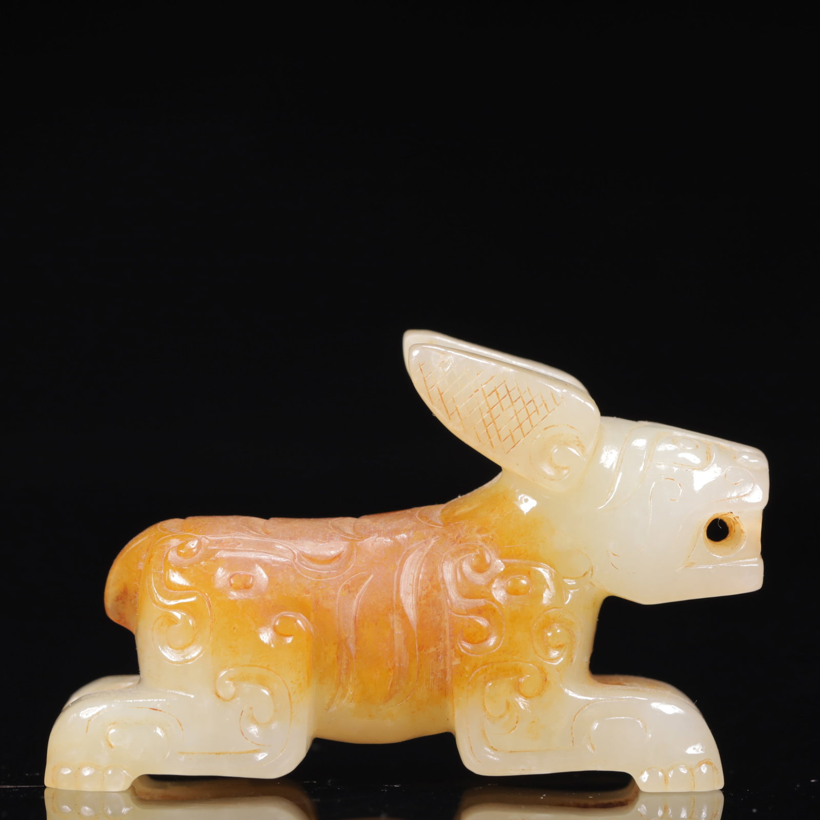 An Exquisite White Jade Auspicious Beast Ornament: An Exquisite White Jade Auspicious Beast Ornament,Qing Dynasty,China,Size:2.8inx0.8inx1.8in,Weight:75g 白玉瑞兽摆件,中国清代