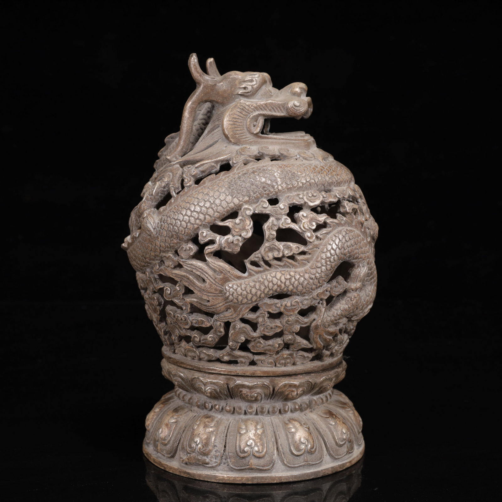 An Exquisite Silver-Plated Bronze Auspicious Cloud and Dragon Pattern Censer: An Exquisite Silver-Plated Bronze Auspicious Cloud and Dragon Pattern Censer,Ming Dynasty,China,Xuande Six-character Mark,Size:4.3inx7.1in,Weight:1000g 铜镀银祥云龙