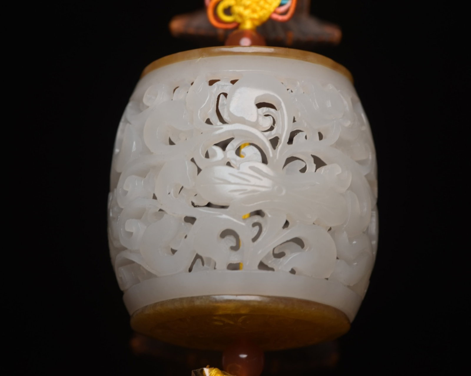An Exquisite White Jade Flower Pattern Pendant - 3