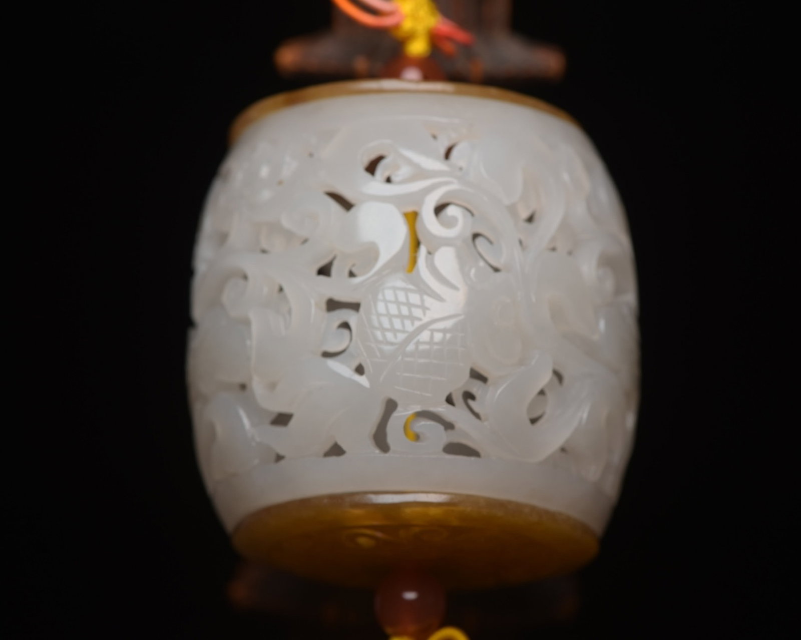 An Exquisite White Jade Flower Pattern Pendant - 4