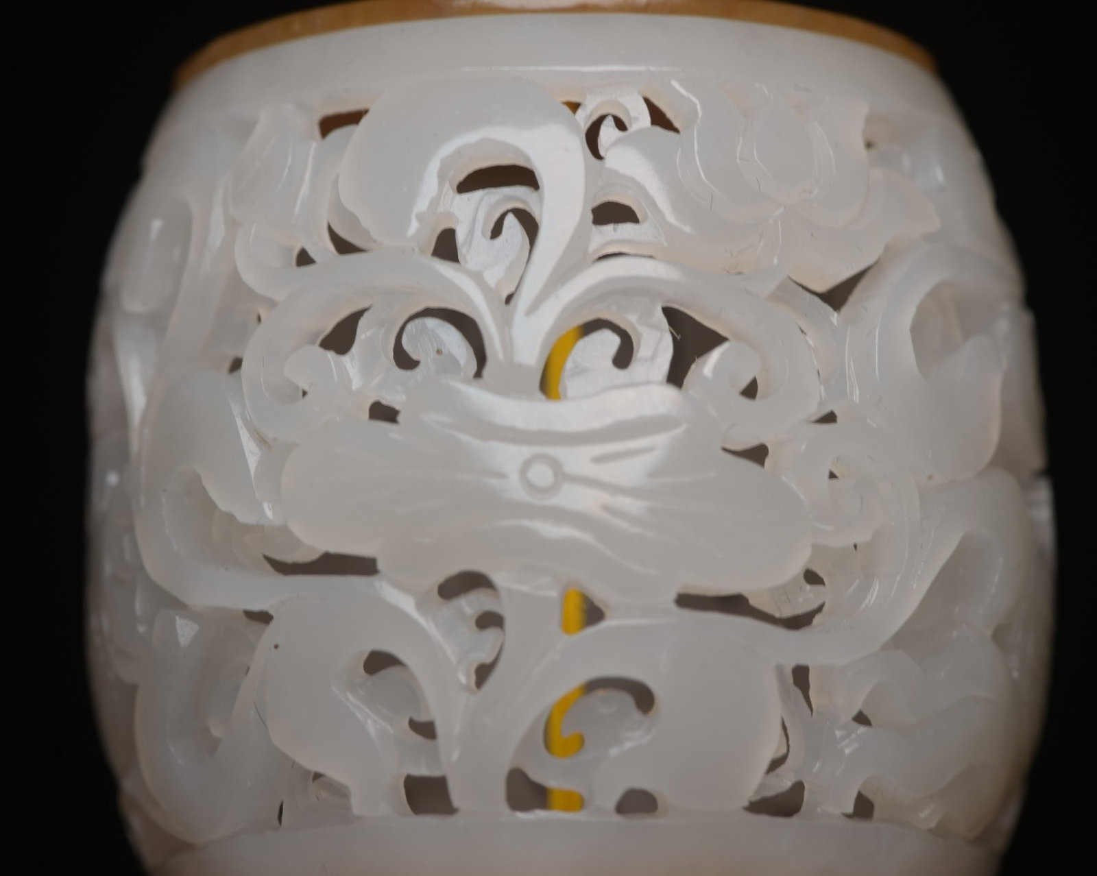 An Exquisite White Jade Flower Pattern Pendant - 8