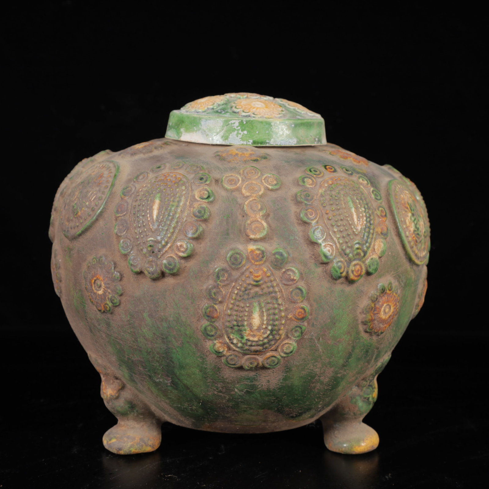 An Exquisite Tang Tri-Color Glazed Pottery Flower Pattern lidded jar (1 of 11)
