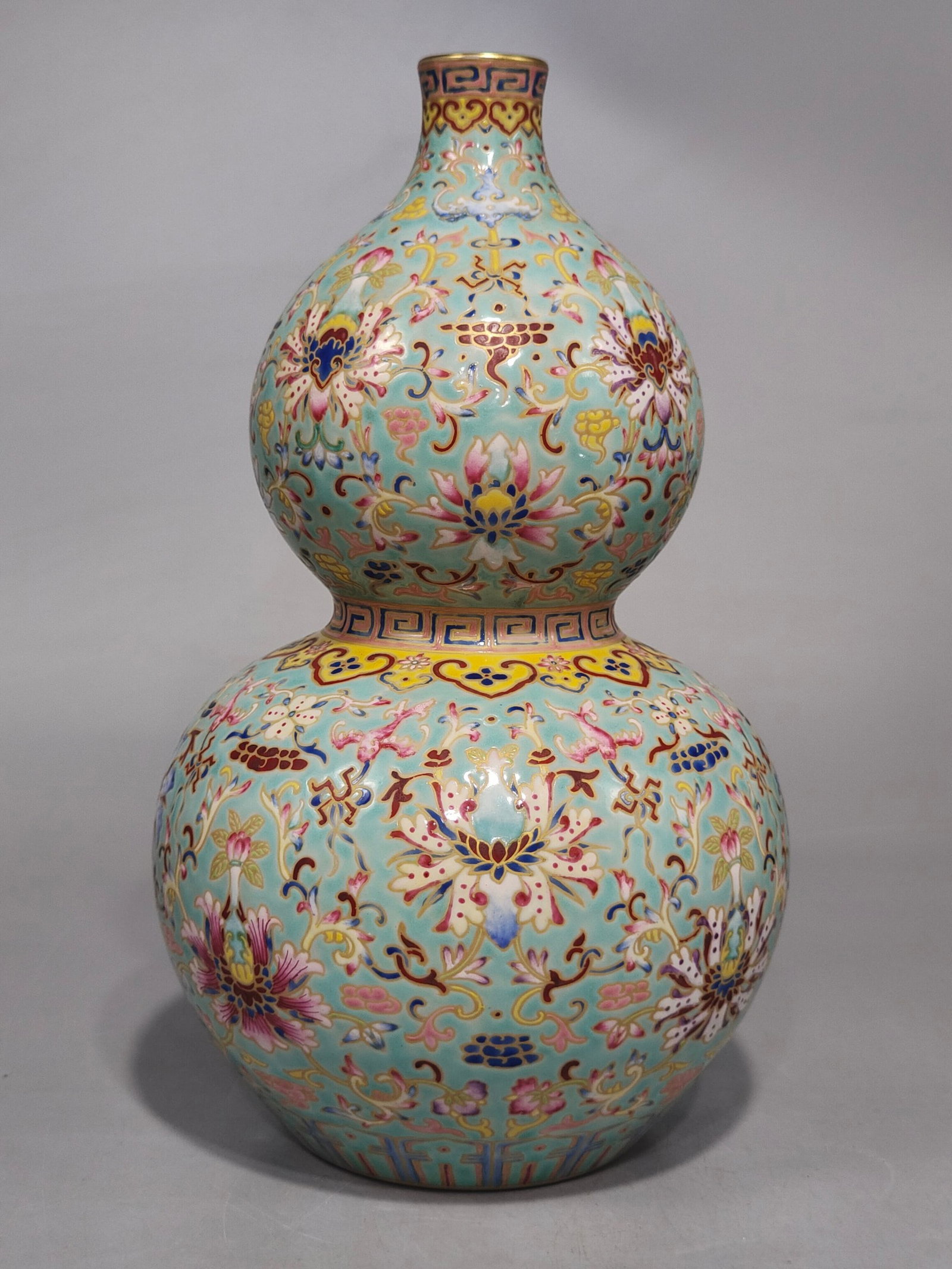 An Exquisite Famille-Rose Turquoise Glazed Lotus Pattern Gourd-Shaped Vase (1 of 7)