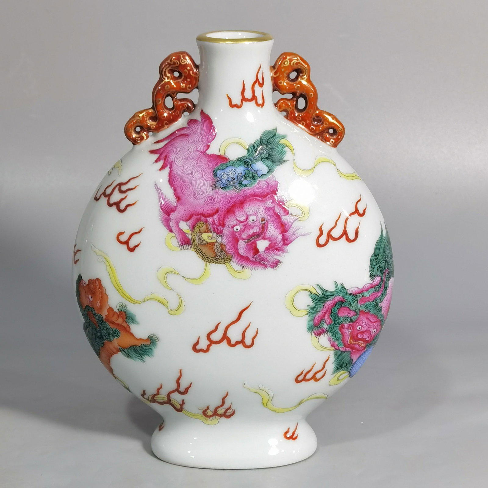 An Exquisite Famille-Rose Lion Pattern Double-Ears Vase: An Exquisite Famille-Rose Lion Pattern Double-Ears Vase,Qing Dynasty,China,Yongzheng Six-character Mark,Size:6.2inx4.7in 粉彩狮子纹双耳瓶,中ࢲ