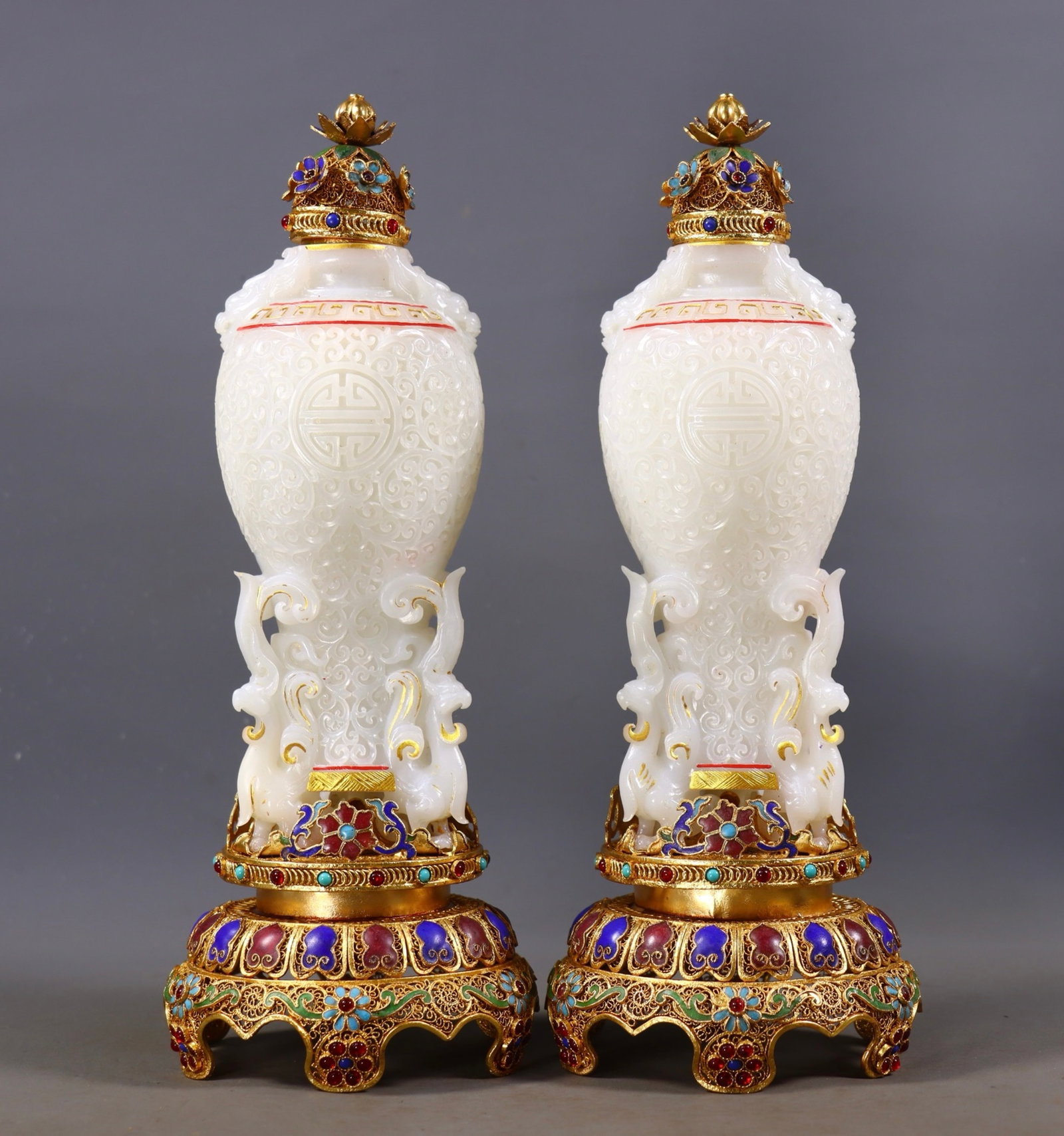 A Pair of Exquisite Filigree and Gilding Inlaid White Jade Dragon and Phoenix Pattern Bottles: A Pair of Exquisite Filigree and Gilding Inlaid White Jade Dragon and Phoenix Pattern Bottles,Qing Dynasty,China,Qianlong Four-Character Mark,Size:11.4inx4.3in,Weight:1731g