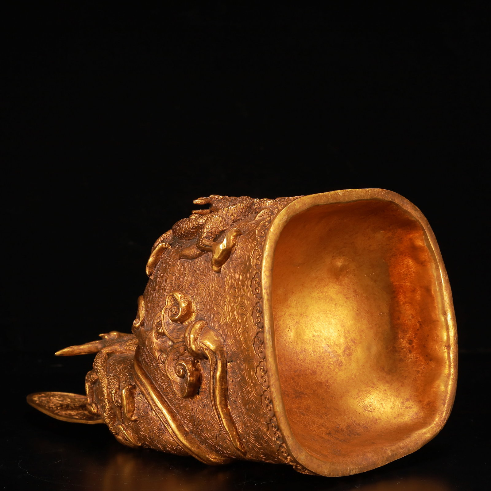 An Exquisite Gilt Bronze Dragon Pattern Hat - 11