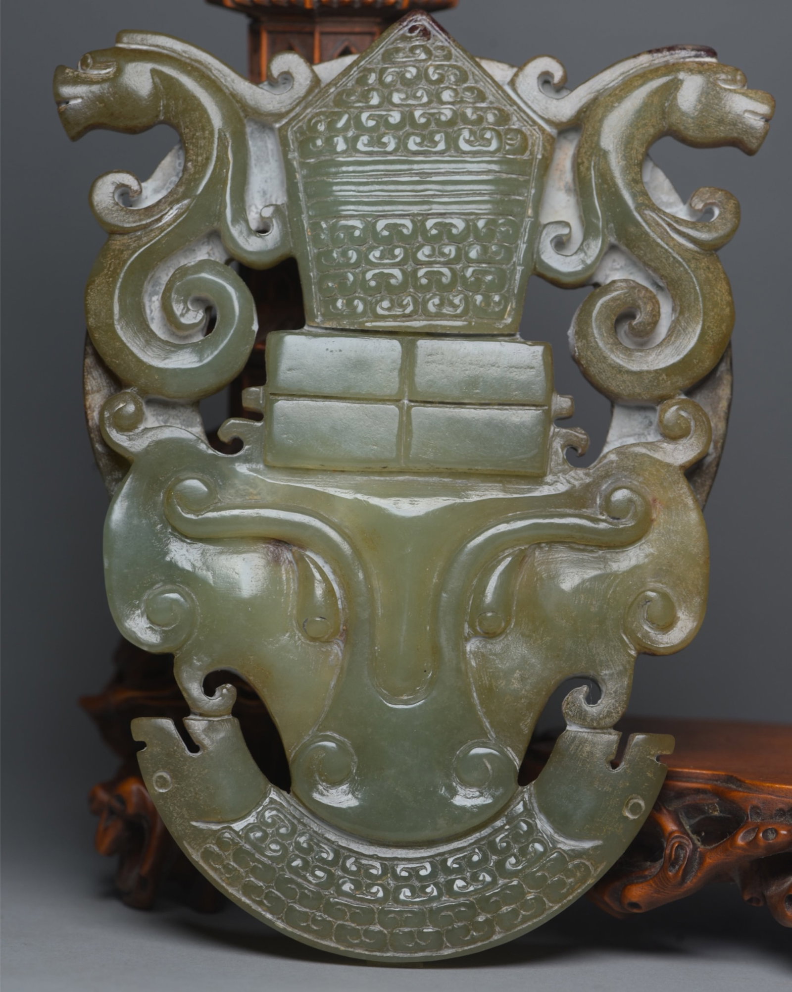 An Exquisite Green Jade Chi-Dragon Pattern Ornament: An Exquisite Green Jade Chi-Dragon Pattern Ornament,Qing Dynasty,China,Size:5.5inx3.9inx0.6in,Weight:263g 青玉螭龙纹摆件,中国清代