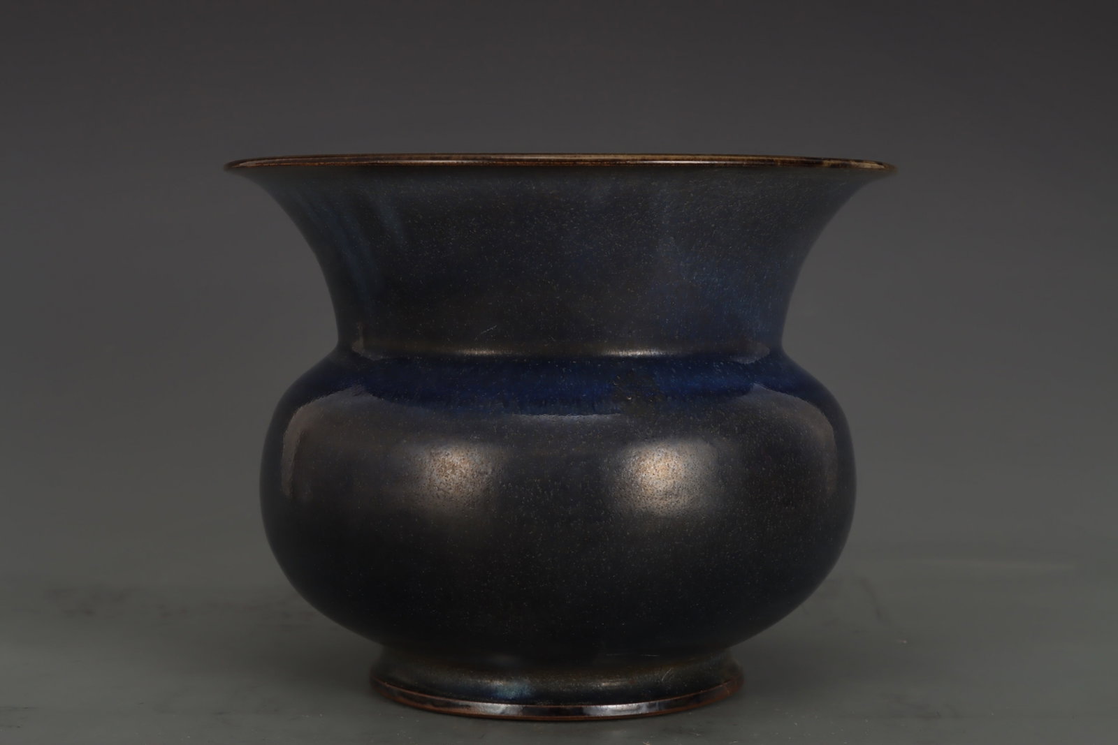 An Exquisite Jun yao Sky Blue Glazed Flowerpot: An Exquisite Jun yao Sky Blue Glazed Flowerpot,Song Dynasty,China,Size:7.4inx9.4in 钧窑天蓝釉花盆,中国宋代