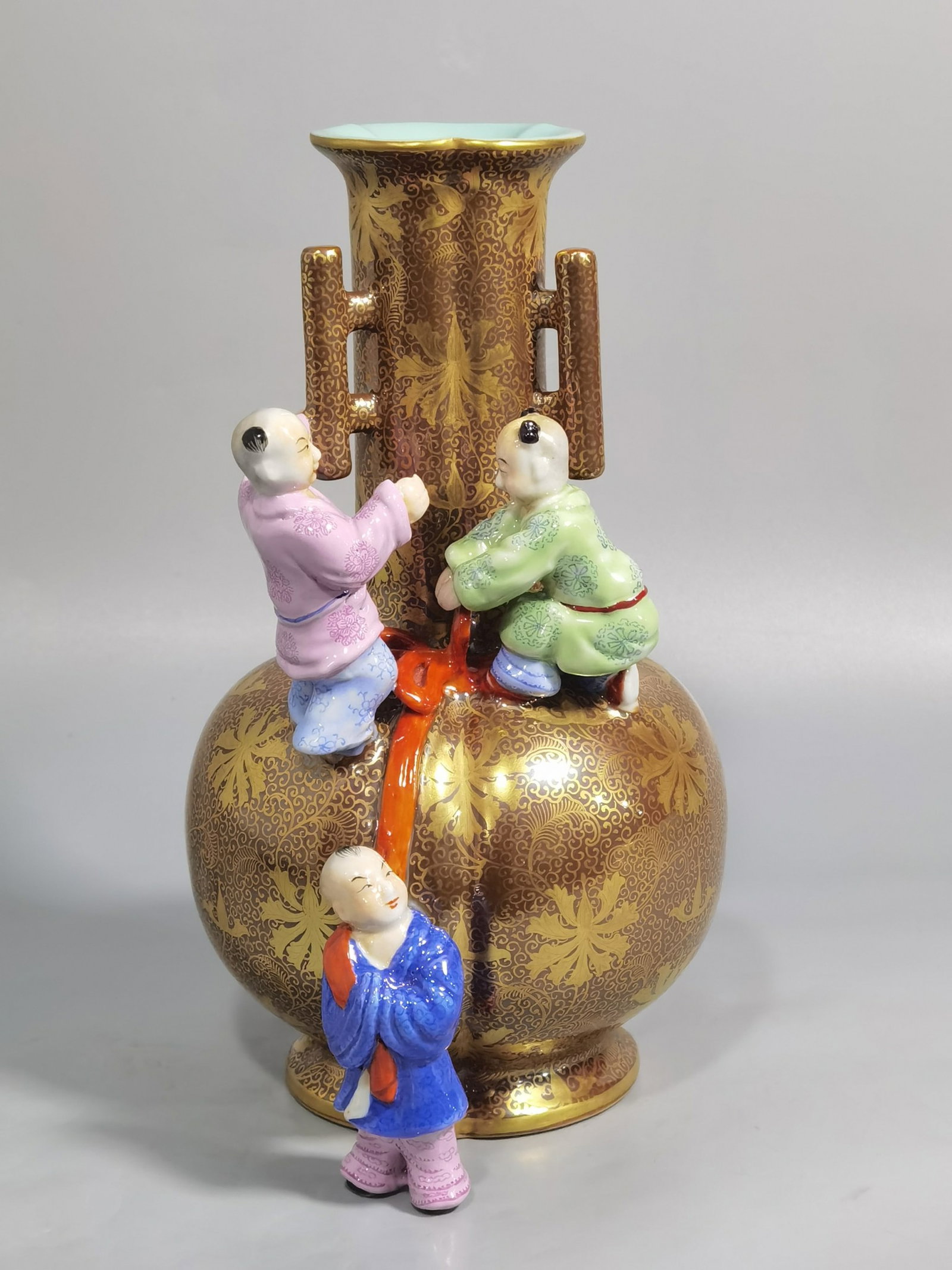 An Exquisite Purple and Gold Glazed Painted Gold Flower Pattern Vase: An Exquisite Purple and Gold Glazed Painted Gold Flower Pattern Vase,Qing Dynasty,China,Qianlong Six-character Mark,Size:8.3inx4.9in