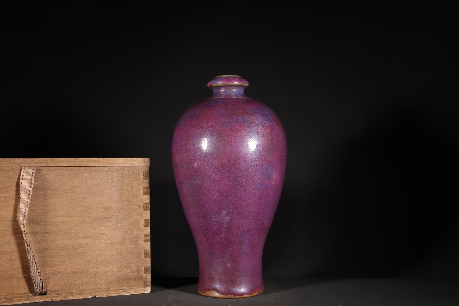 An Exquisite Jun yao Purple Glazed Vase: An Exquisite Jun yao Purple Glazed Vase,Song Dynasty,China,Size:10inx5.1in 钧窑紫釉瓶,中国宋代