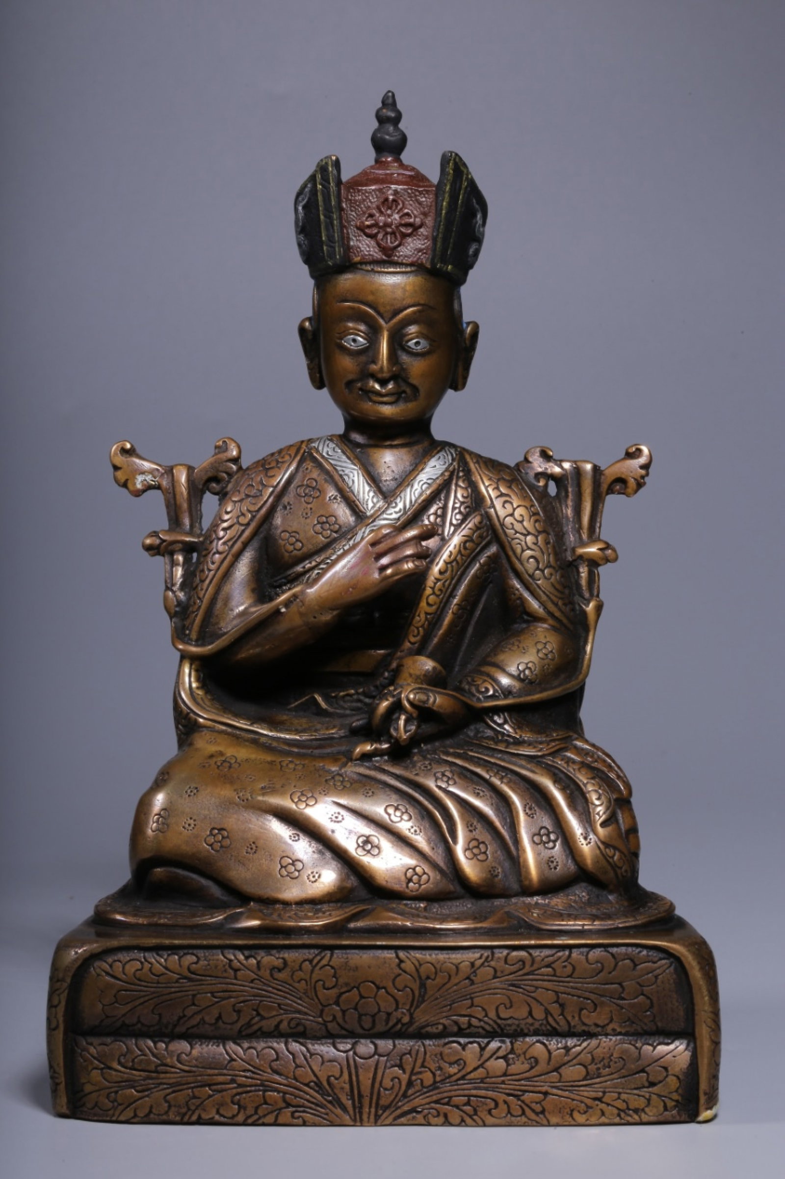 A Rare Bronze Inlaid Silver Statue of Padma Sambhava: A Rare Bronze Inlaid Silver Statue of Padma Sambhava,Qing Dynasty, China,Size:7.7inx5inx3.7in,Weight:982g 铜错银莲花生大士像,中国ę