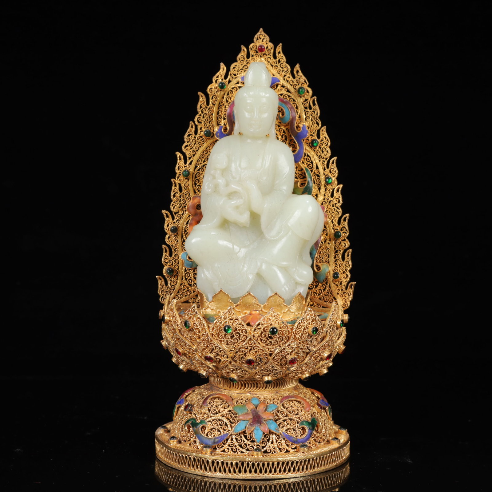 An Exquisite Gilt Inlaid White Jade Statue of Avalokitesvara,Inlaid Gems: An Exquisite Gilt Inlaid White Jade Statue of Avalokitesvara,Inlaid Gems,Qing Dynasty,China,Qianlong Four-character Mark,Size:3.9inx9.1in,Weight:1000g 鎏金嵌白玉观&