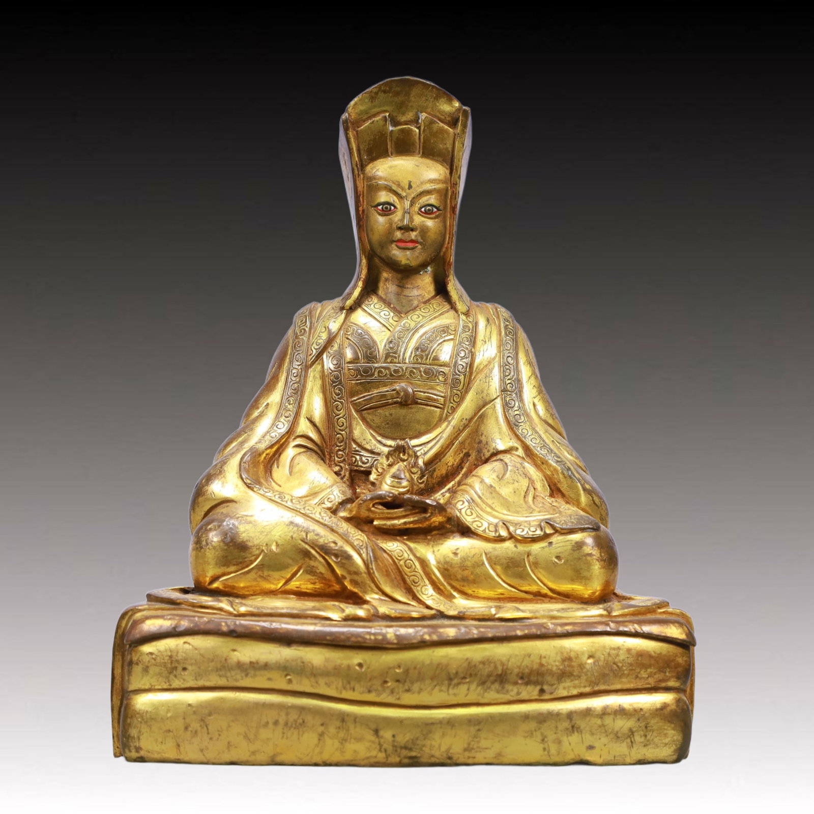 A Solemn Gilt Bronze Statue of Guru: A Solemn Gilt Bronze Statue of Guru,Ming Dynasty, China,Size:6.7inx4.3inx7.9in Weight:2050g 铜鎏金上师像,中国明代