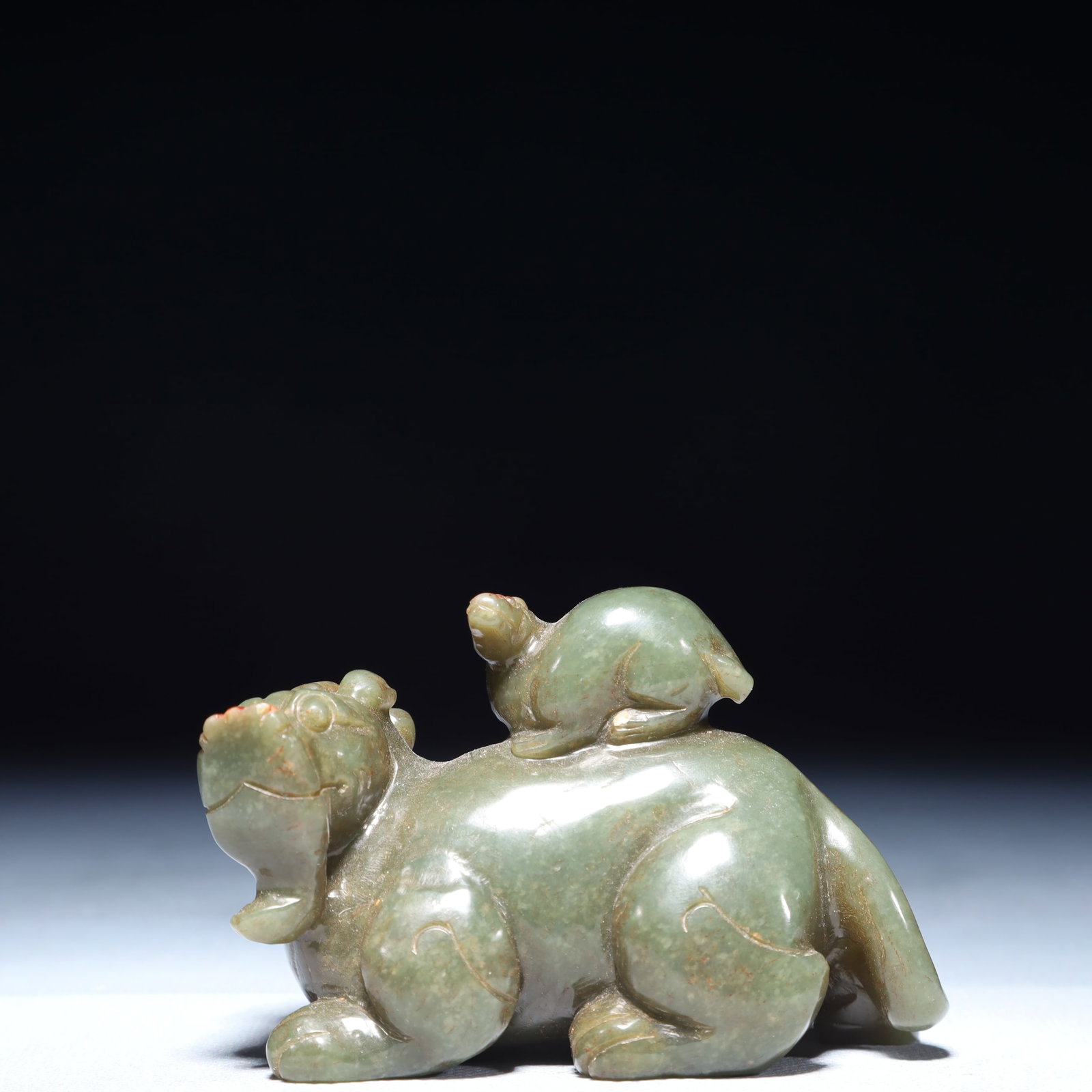 An Exquisite Green Jade Beast Ornament: An Exquisite Green Jade Beast Ornament,Qing Dynasty,China,Size:3.1inx1.6inx2.4in,Weight:250g 青玉兽摆件,中国清代