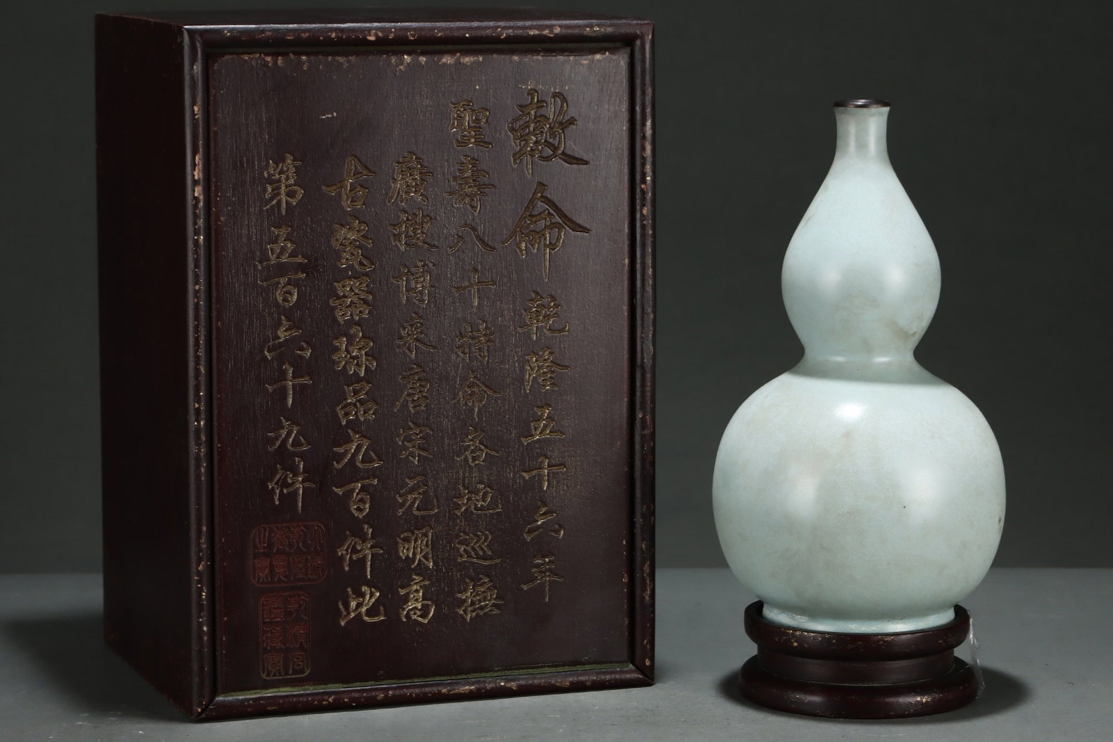 An Exquisite Ru yao Cover with Silver Gourd-Shaped Vase,with an Imperial Poem by Emperor Qianlong: An Exquisite Ru yao Cover with Silver Gourd-Shaped Vase,with an Imperial Poem by Emperor Qianlong,Song Dynasty,China,Size:10.8inx6in 汝窑银口葫芦瓶,带&#