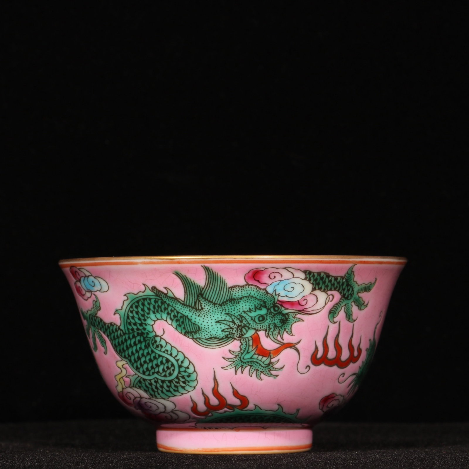 A Pair of Exquisite Enamel Painted Gold Auspicious Cloud and Dragon Pattern Cups (1 of 9)