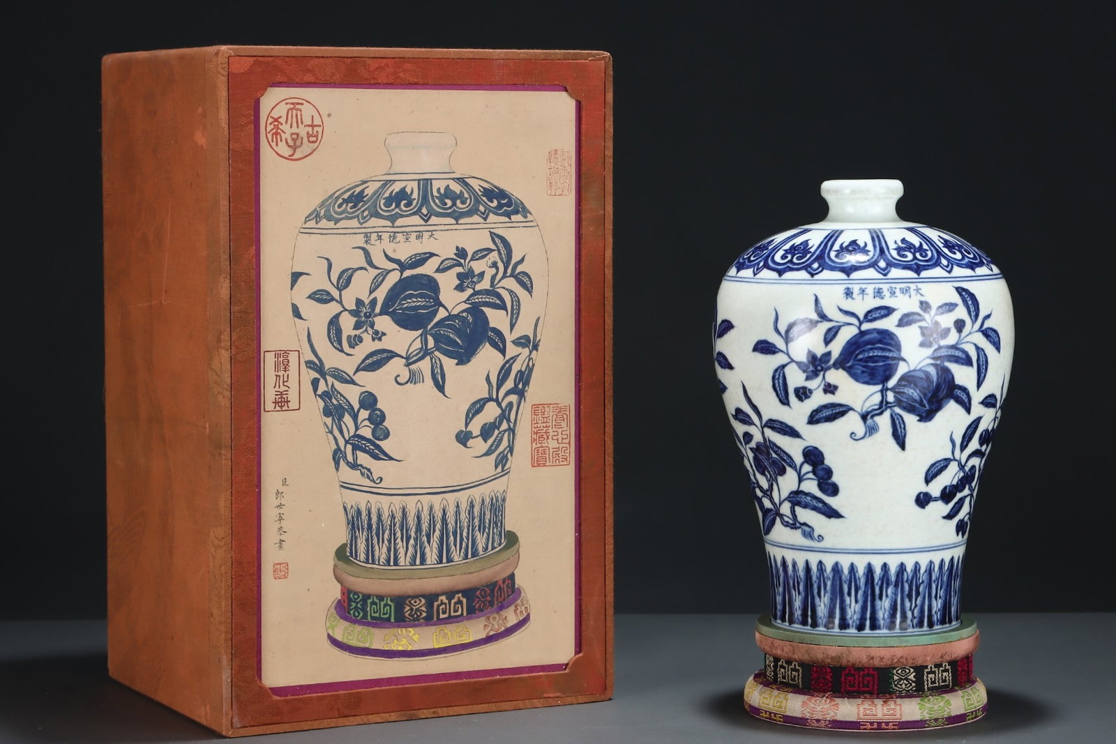 An Exquisite Blue and White Melon and Fruit Pattern Vase: An Exquisite Blue and White Melon and Fruit Pattern Vase,Ming Dynasty,China,Xuande Six-character Mark,Size:11inx7.5in 青花瓜果纹瓶,中国明代,