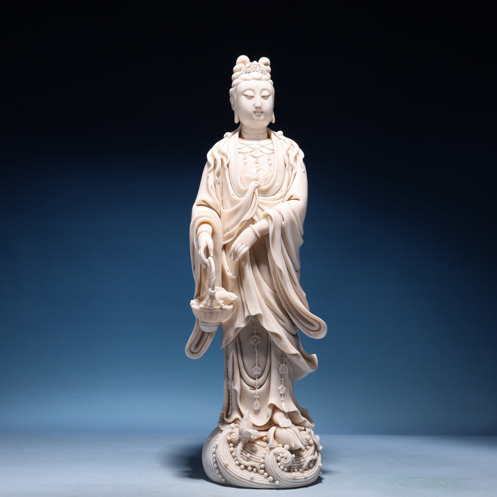 A Solemn Blance-De-Chine Statue of Avalokitesvara: A Solemn Blance-De-Chine Statue of Avalokitesvara Blance-De-Chine Statue of Avalokitesvara,Ming Dynasty,China,He Chaozong Mark,Size:6.3inx5.5inx19.7in,Weight:4250g 德化瓷观&