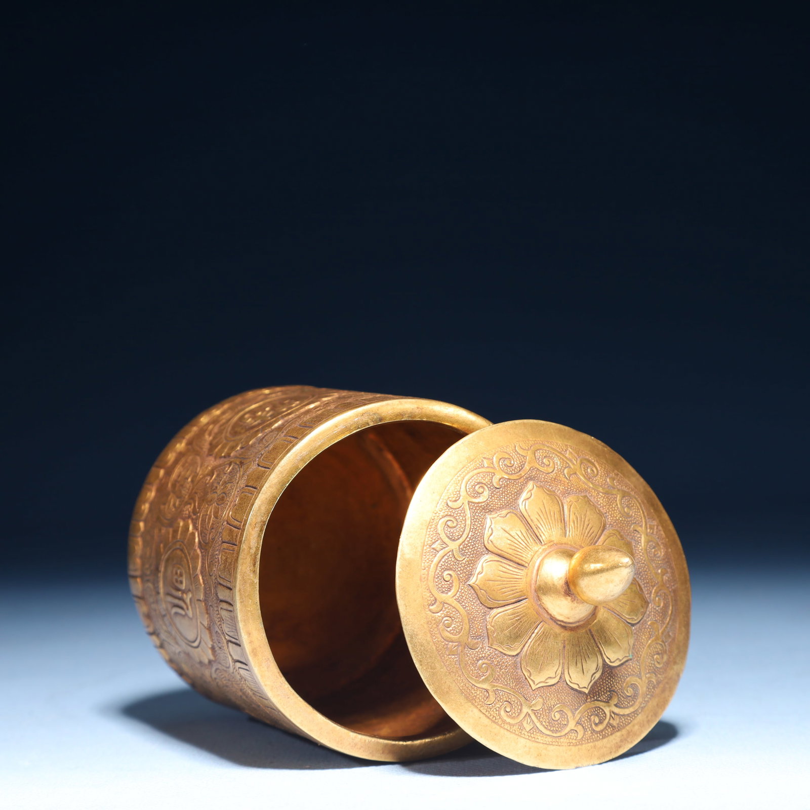 An Exquisite Gilt Bronze Lotus Pattern Stem Cup - 11