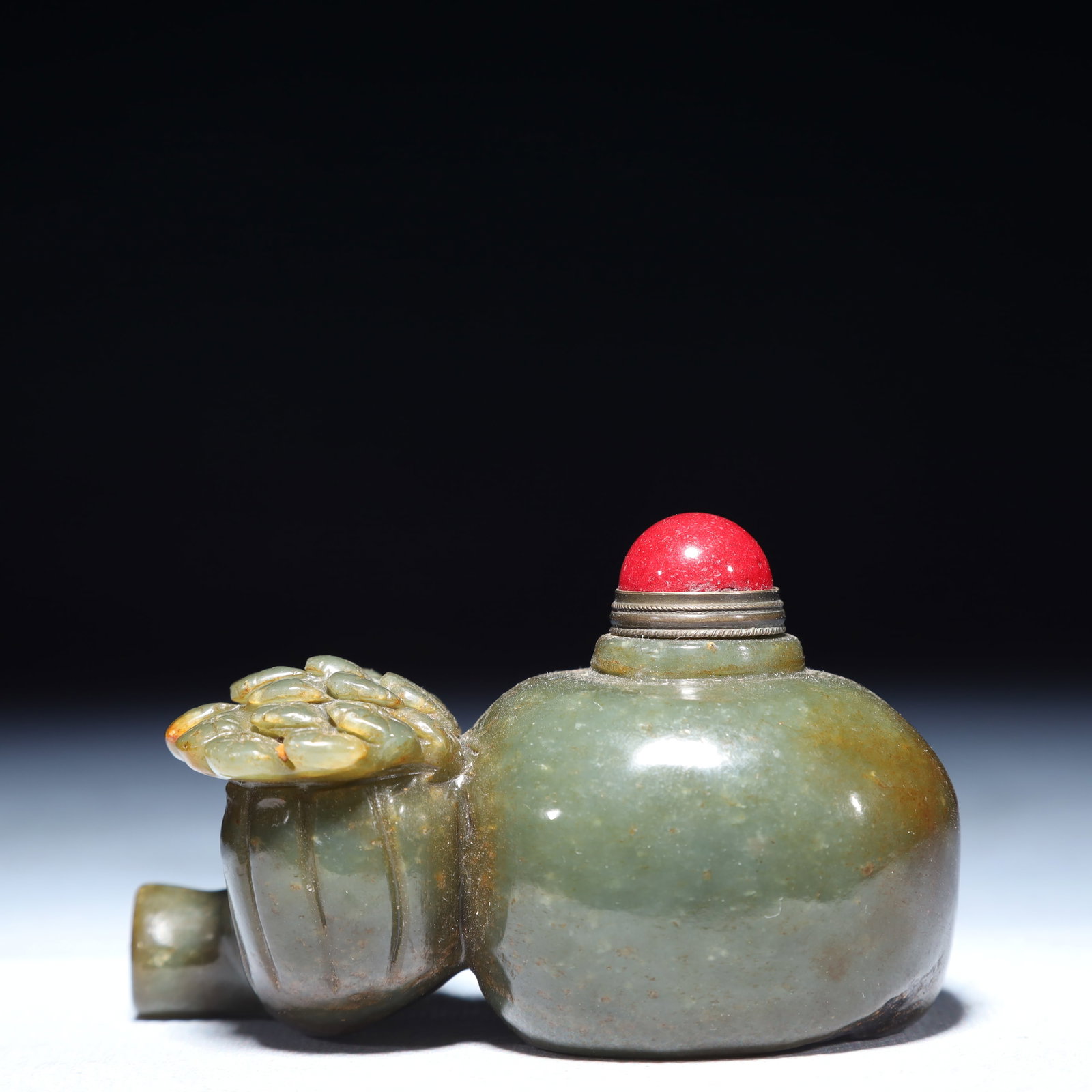 An Exquisite Jasper Pine Snuff Bottle: An Exquisite Jasper Pine Snuff Bottle,Qing Dynasty,China,Size:3.3inx1.8inx2in,Weight:250g 碧玉松树鼻烟壶,中国清代