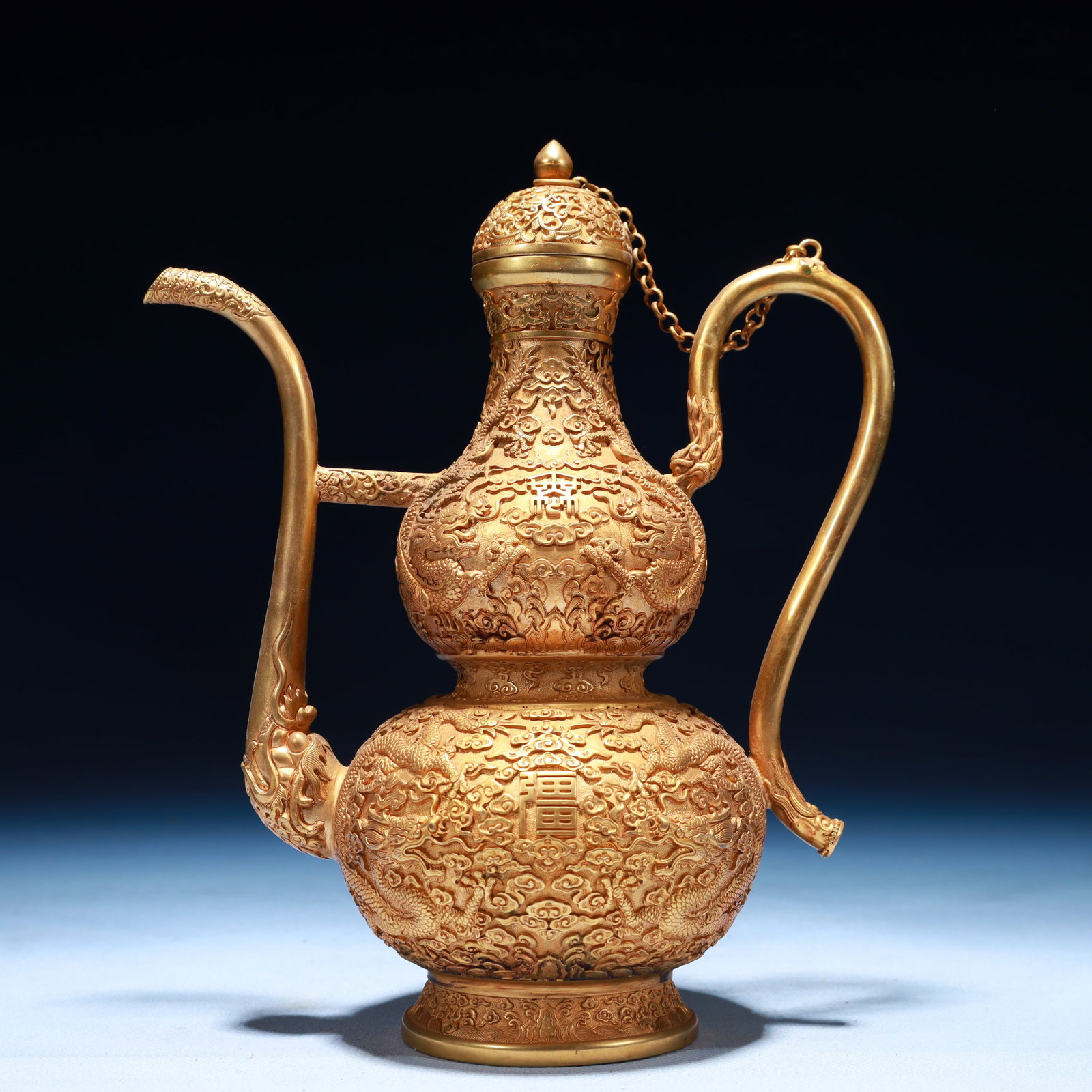 An Exquisite Gilt Bronze Dragon Pattern Gourd-Shaped Ewer: An Exquisite Gilt Bronze Dragon Pattern Gourd-Shaped Ewer,Qing Dynasty,China,Size:7.1inx5.1inx8.3in,Weight:650g 铜鎏金龙纹葫芦形执壶,中