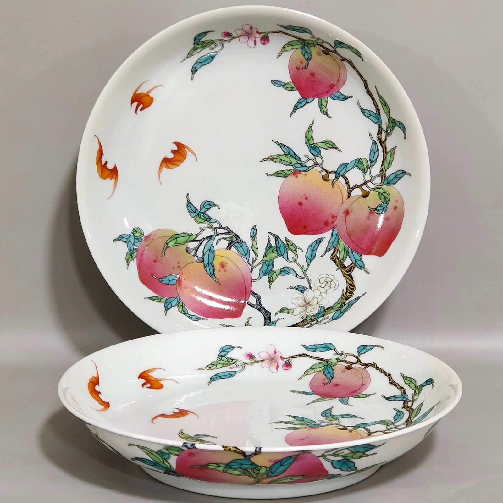 A Pair of Exquisite Famille-Rose Bats and Peach Pattern Plates: A Pair of Exquisite Famille-Rose Bats and Peach Pattern Plates,Qing Dynasty,China,Yongzheng Six-character Mark,Size:1.5inx8.1in