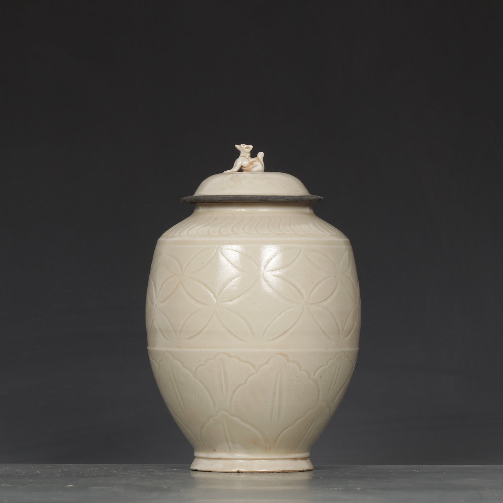 An Exquisite Ding yao Cover with Silver Flower Pattern Jar with Cover (1 of 9)