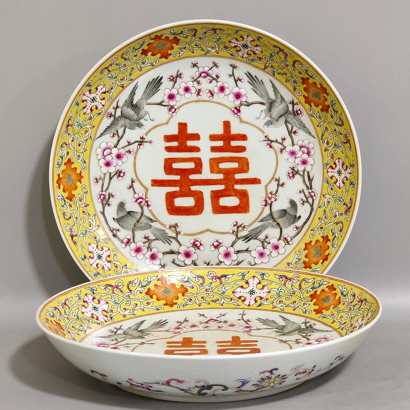 A Pair of Exquisite Yellow Ground Famille-Rose Flower and Bird Pattern Plates (1 of 9)