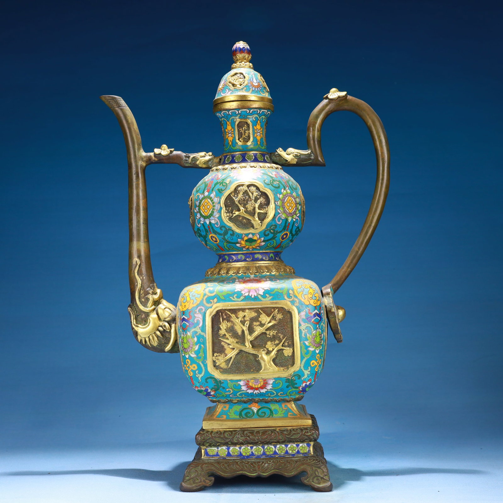 An Exquisite Cloisonne Flower Pattern Ewer,with Base: An Exquisite Cloisonne Flower Pattern Ewer,with Base,Qing Dynasty,China,Qianlong Four-character Mark,Size:10.6inx4.7inx16.1in,Weight:5750g