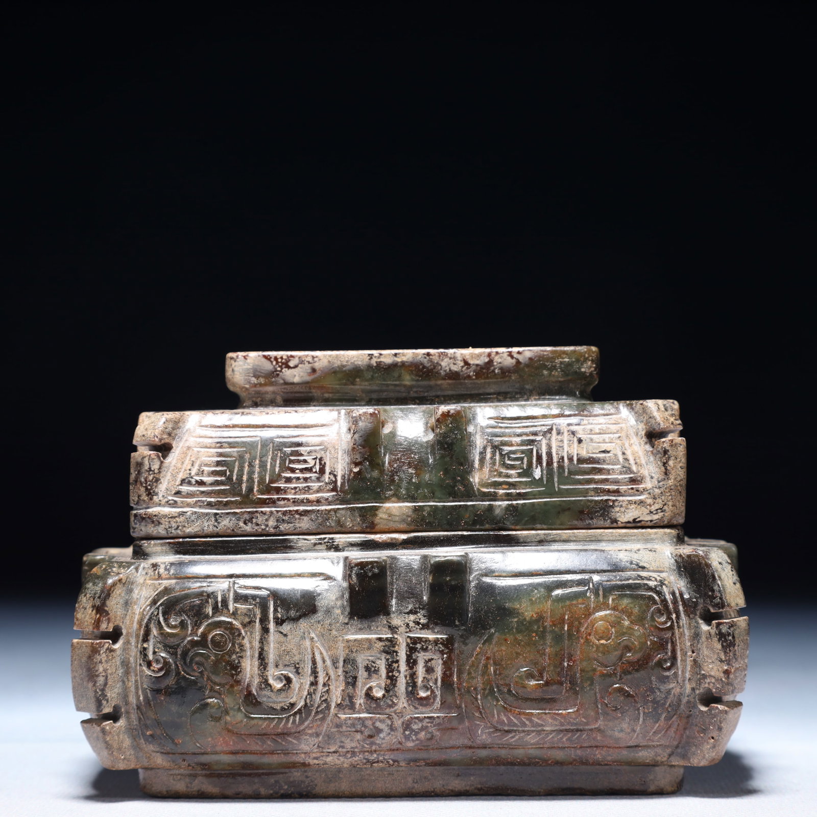 An Exquisite Green Jade Chi-Dragon Pattern Jar with Cover (1 of 7)