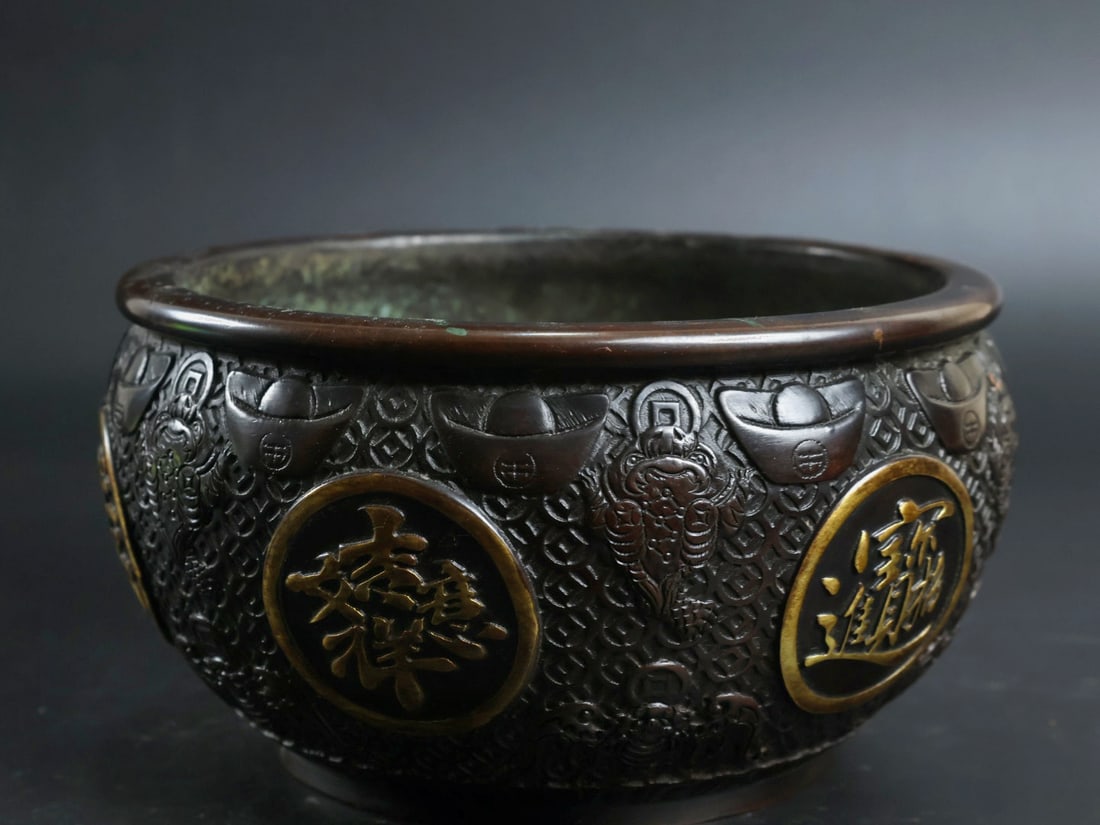An Exquisite Gilt Bronze Bats Pattern Basin - 6