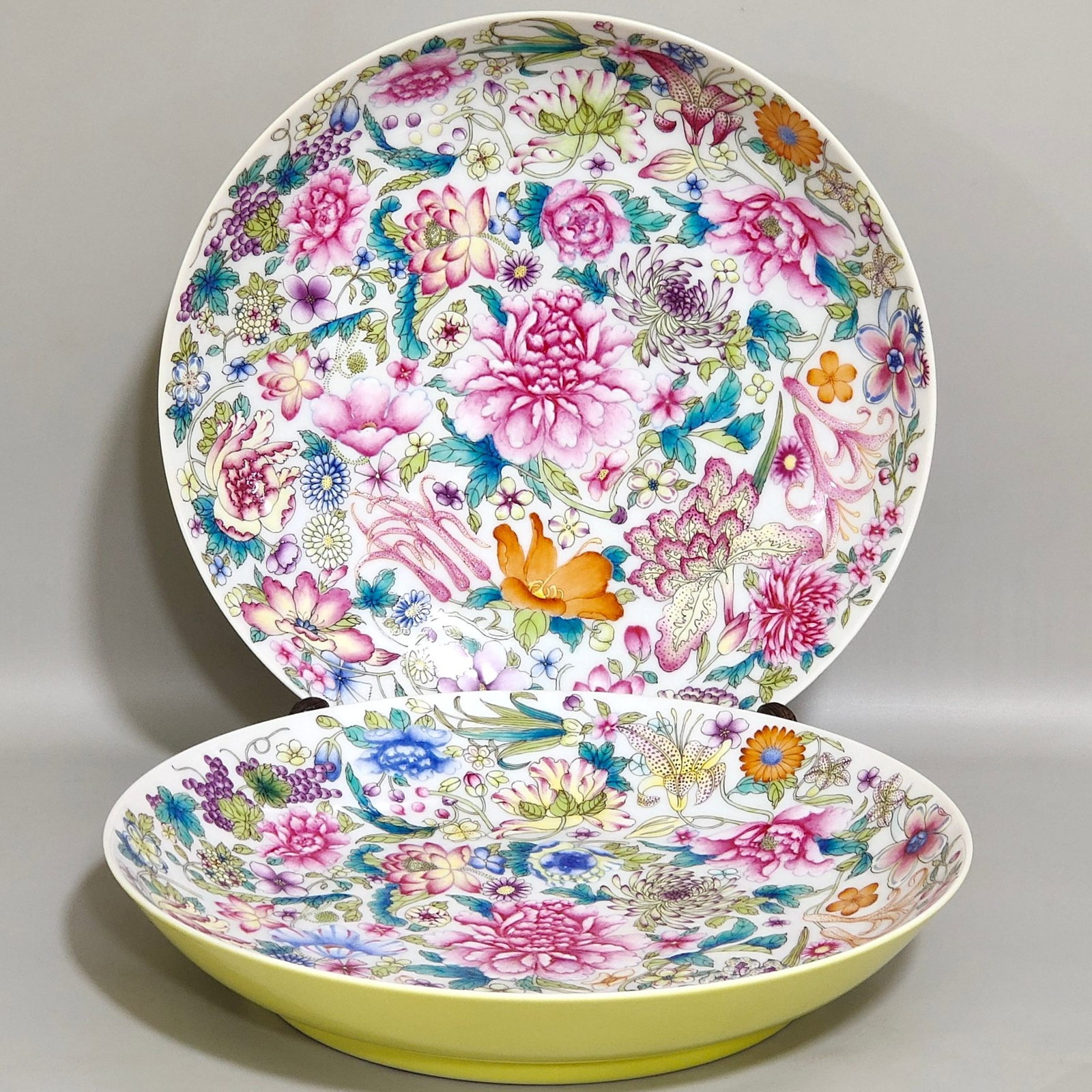 A Pair of Exquisite Yellow Glazed Famille-Rose Flower Pattern Plates (1 of 9)