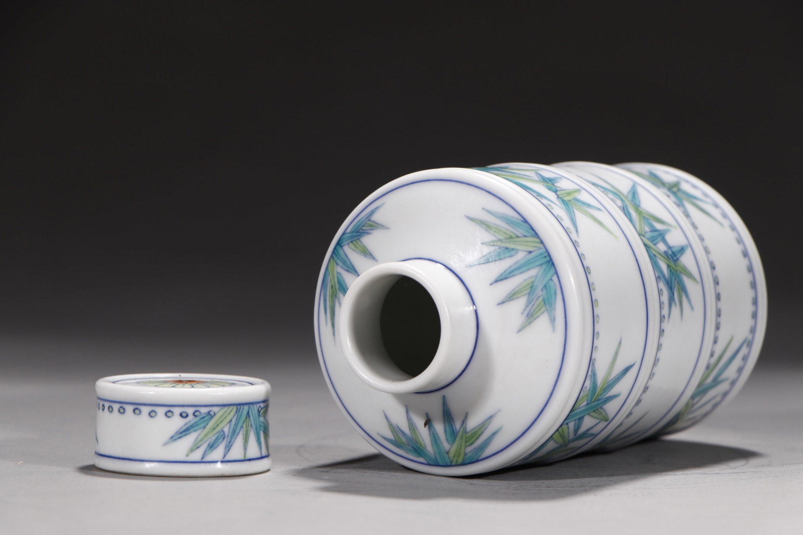 An Exquisite Doucai Bamboo Pattern Tea Caddy - 7