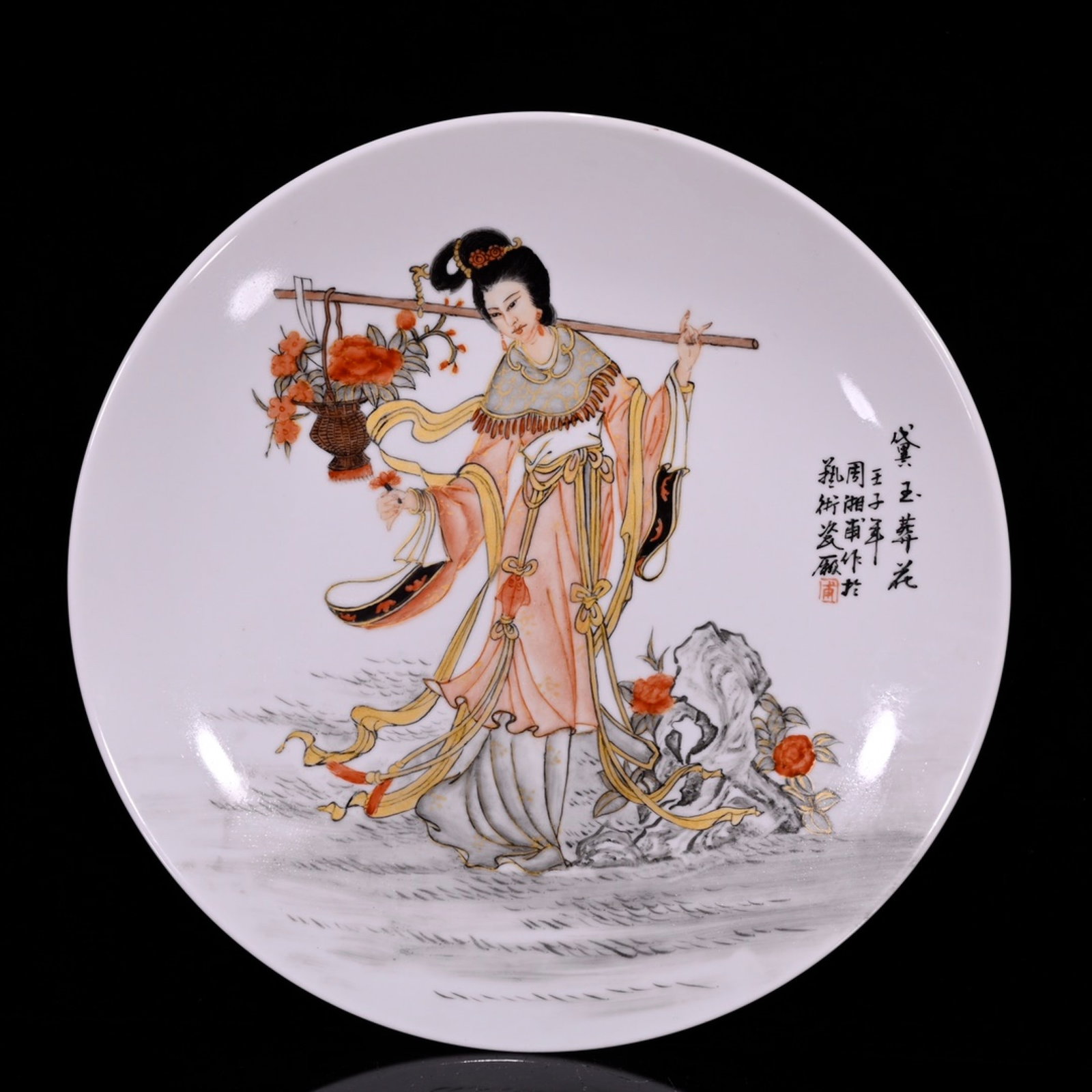 A Rare Ink Color Iron-Red Painted Gold Figure Pattern Plate (1 of 9)