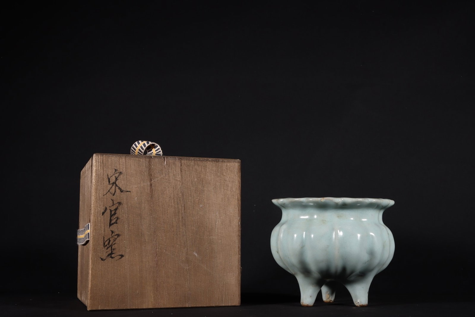 An Exquisite Guan yao Celadon Glazed Censer (1 of 9)