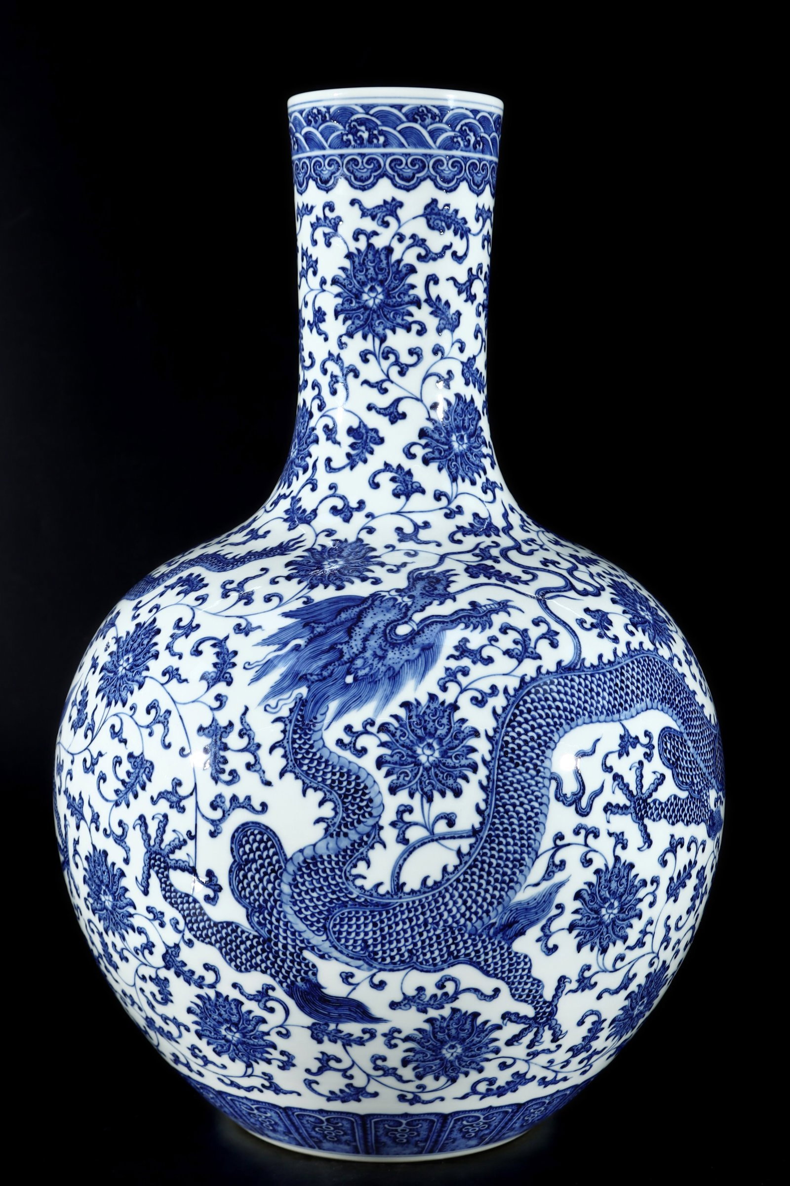 An Exquisite Blue and White Lotus and Dragon Pattern Vase: An Exquisite Blue and White Lotus and Dragon Pattern Vase,Qing Dynasty,China,Qianlong Six-character Mark,Size:24.8inx15.7in 青花缠枝莲龙纹瓶,中