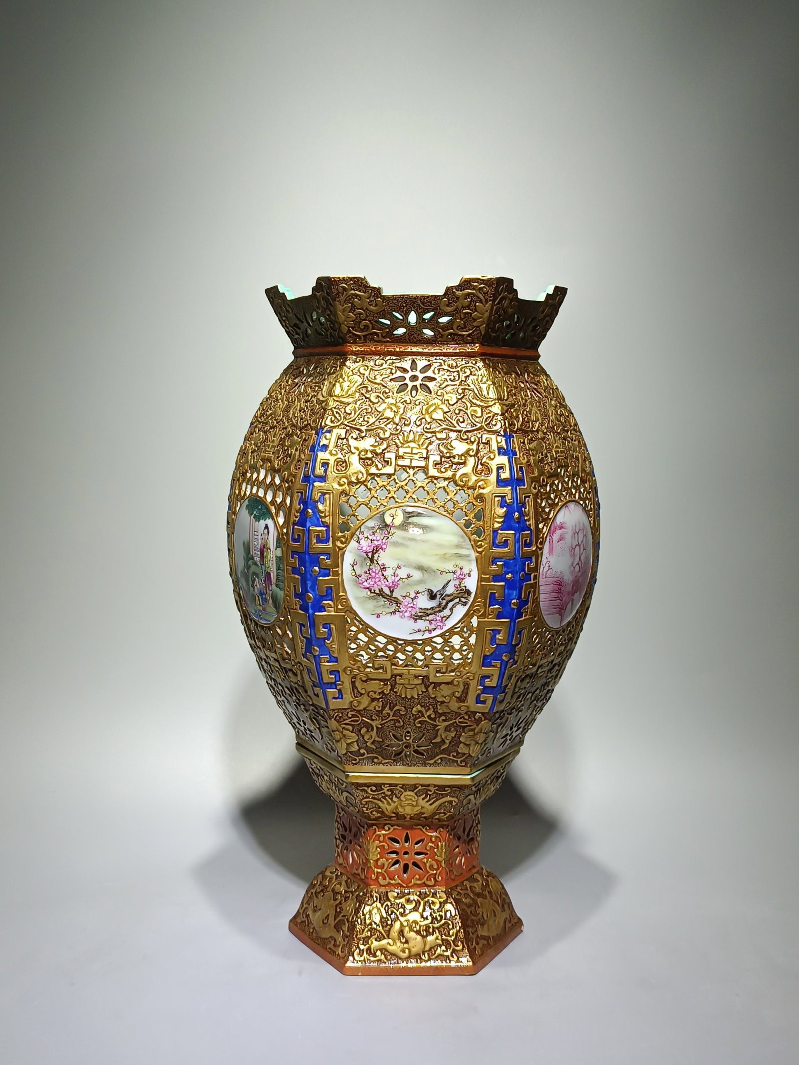 A Rare Enamel Painted Gold Landscape Pattern Palace Lantern: A Rare Enamel Painted Gold Landscape Pattern Palace Lantern,Qing Dynasty,China,Qianlong Six-character Mark,Size:14.2inx7.9in 珐琅彩描金山水纹宫
