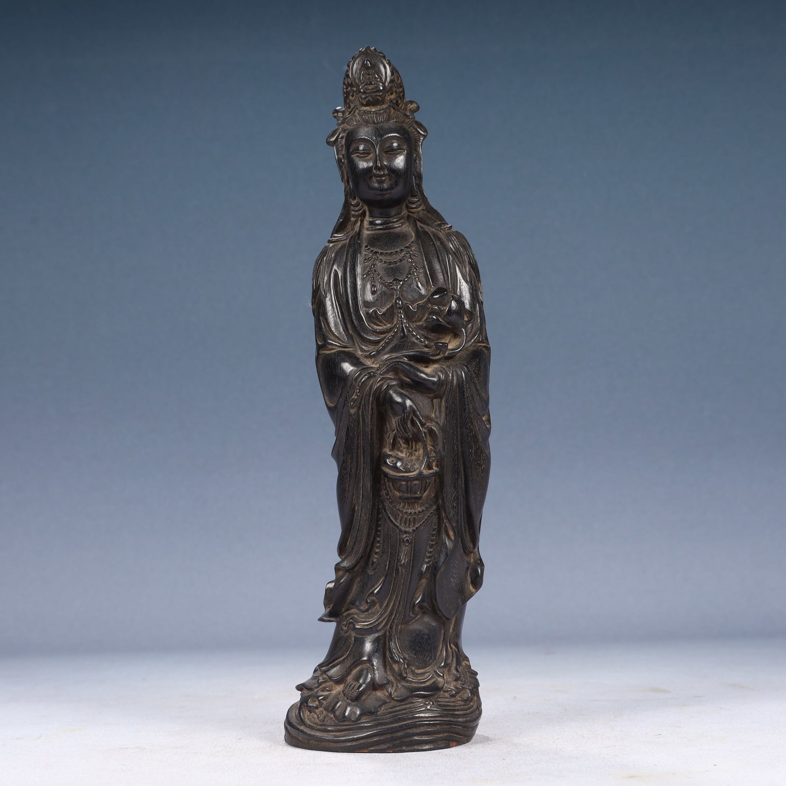 An Exquisite Zitanwood Statue of Avalokitesvara: An Exquisite Zitanwood Statue of Avalokitesvara,Qing Dynasty, China,Size:3inx2.6inx11in,Weight:550g 紫檀木观音像,中国清代